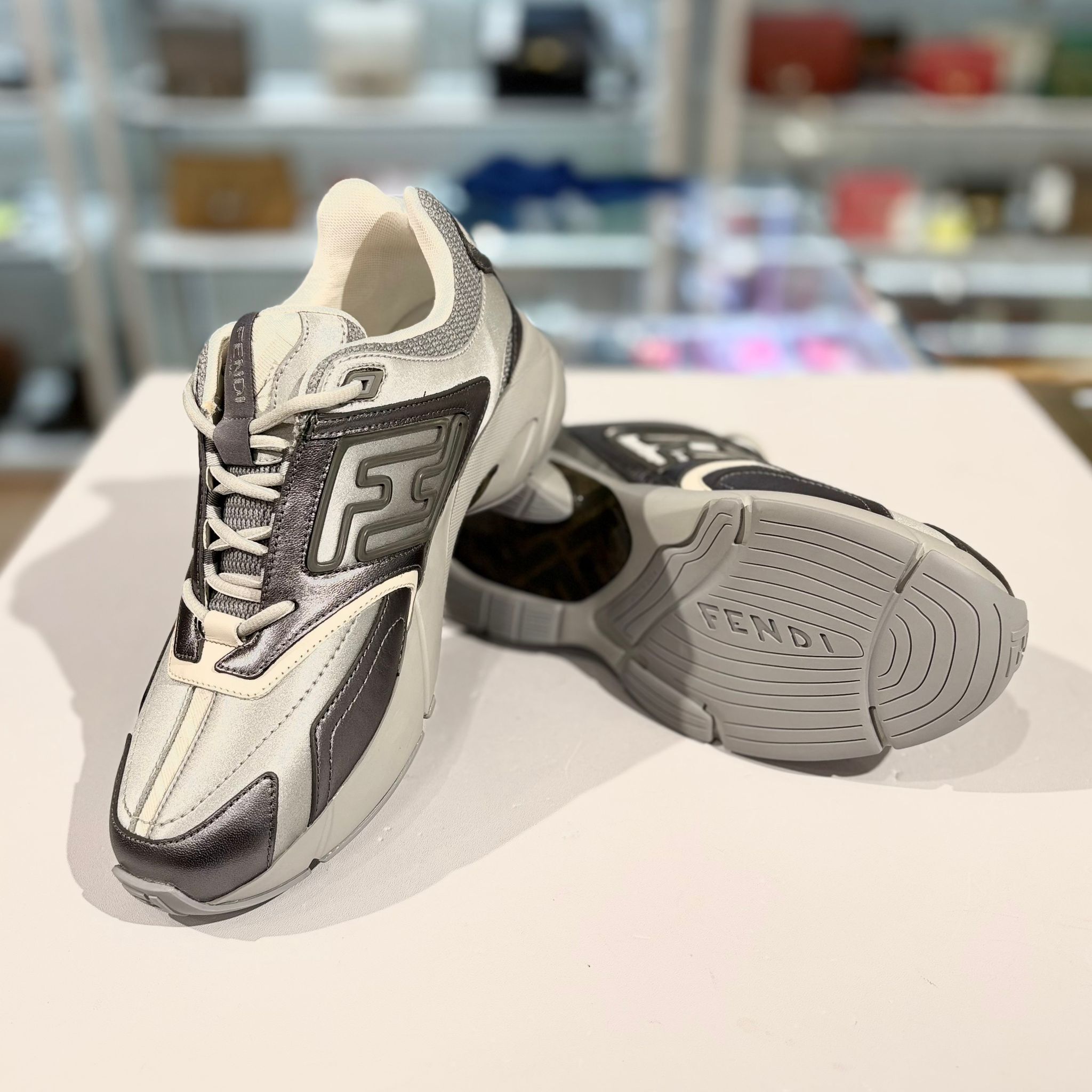全新FENDI Sneakers 39碼 , Faster White Gray, 7E1555AKX4 F1ICJ , 灰色拼銀運動鞋, #BRAND NEW #香榭站正品