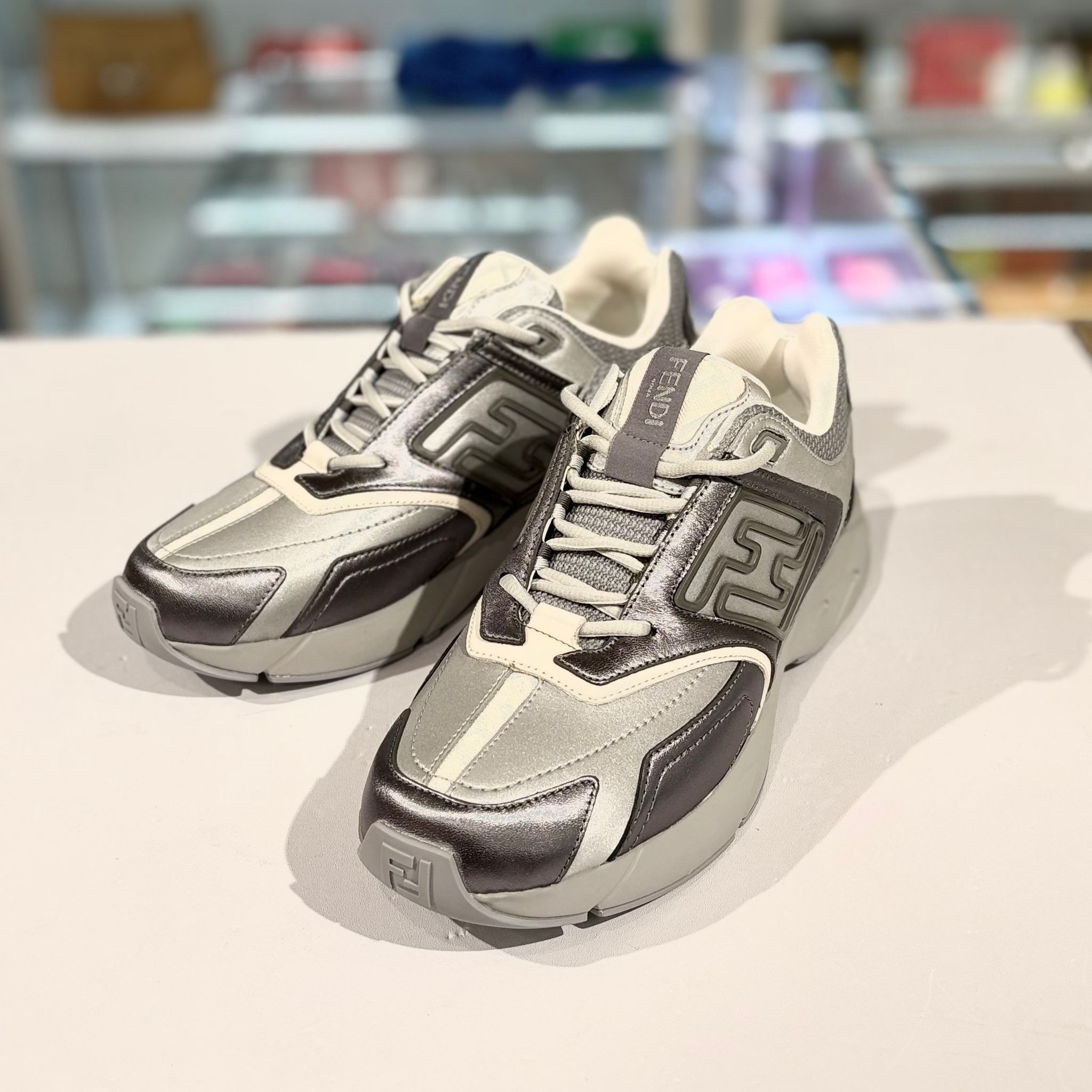 全新FENDI Sneakers 39碼 , Faster White Gray, 7E1555AKX4 F1ICJ , 灰色拼銀運動鞋, #BRAND NEW #香榭站正品