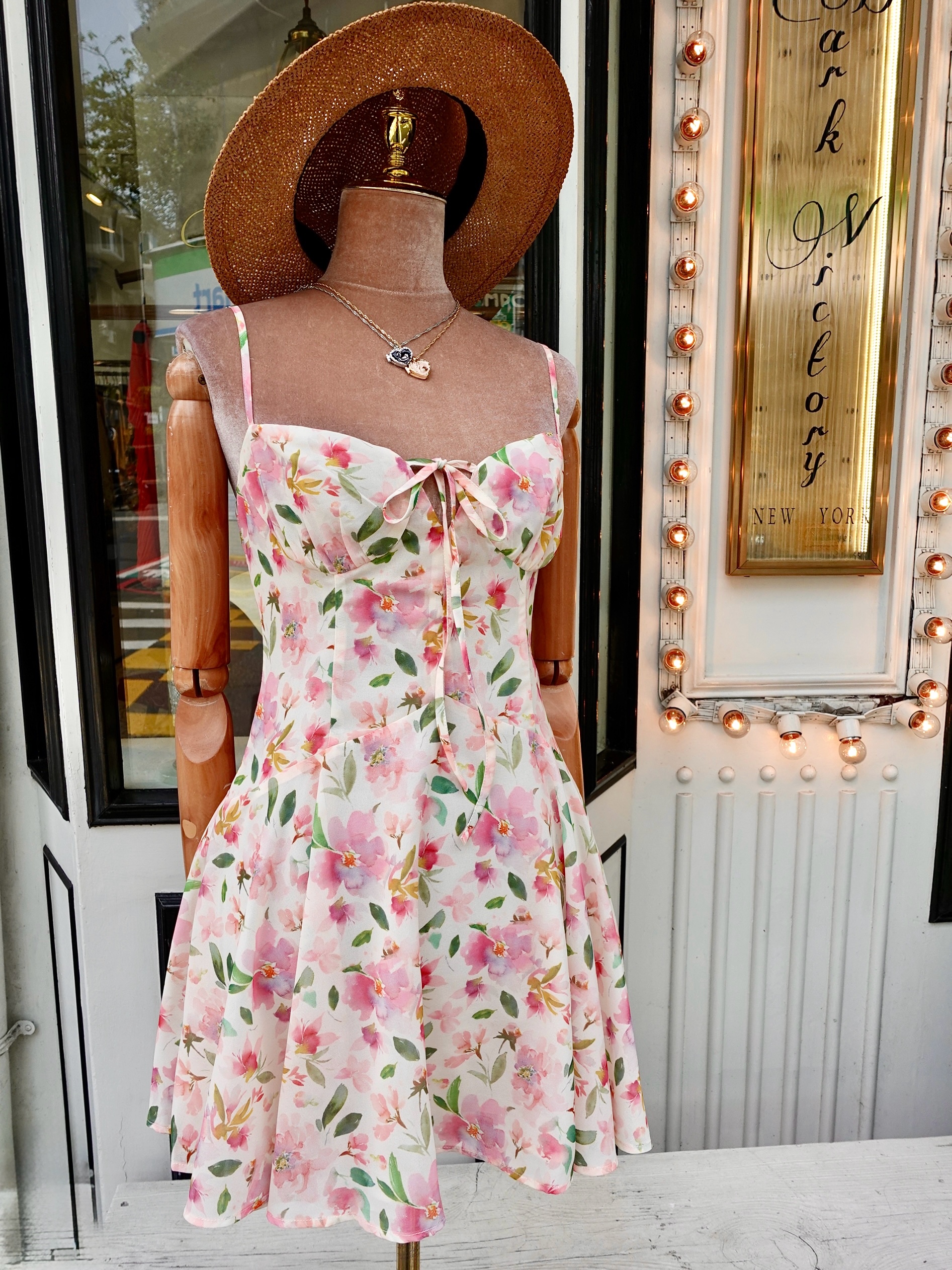 Baby Pink粉紅色花卉印花綁带V領Mini Dress