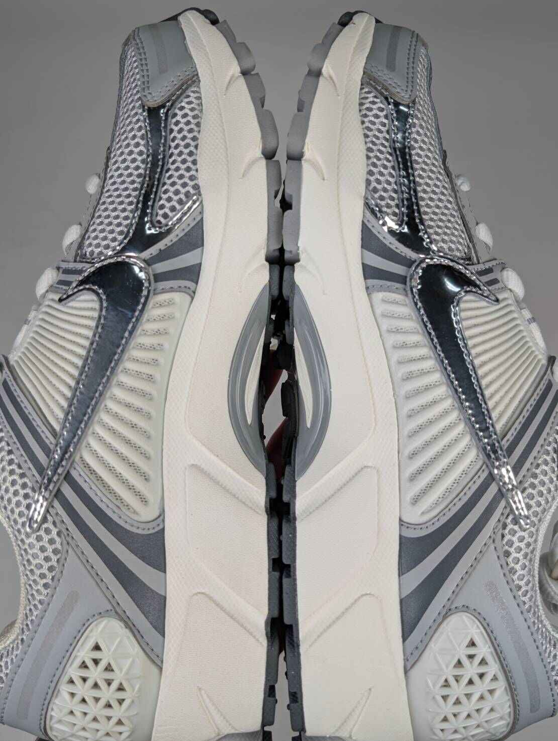 微瑕疵-左腳中底鞋面鞋舌鞋口泛黃 IM2219-121 M9 Nike Zoom Vomero 5 "Summit White/Metallic Silver" 灰銀 復古老爹鞋