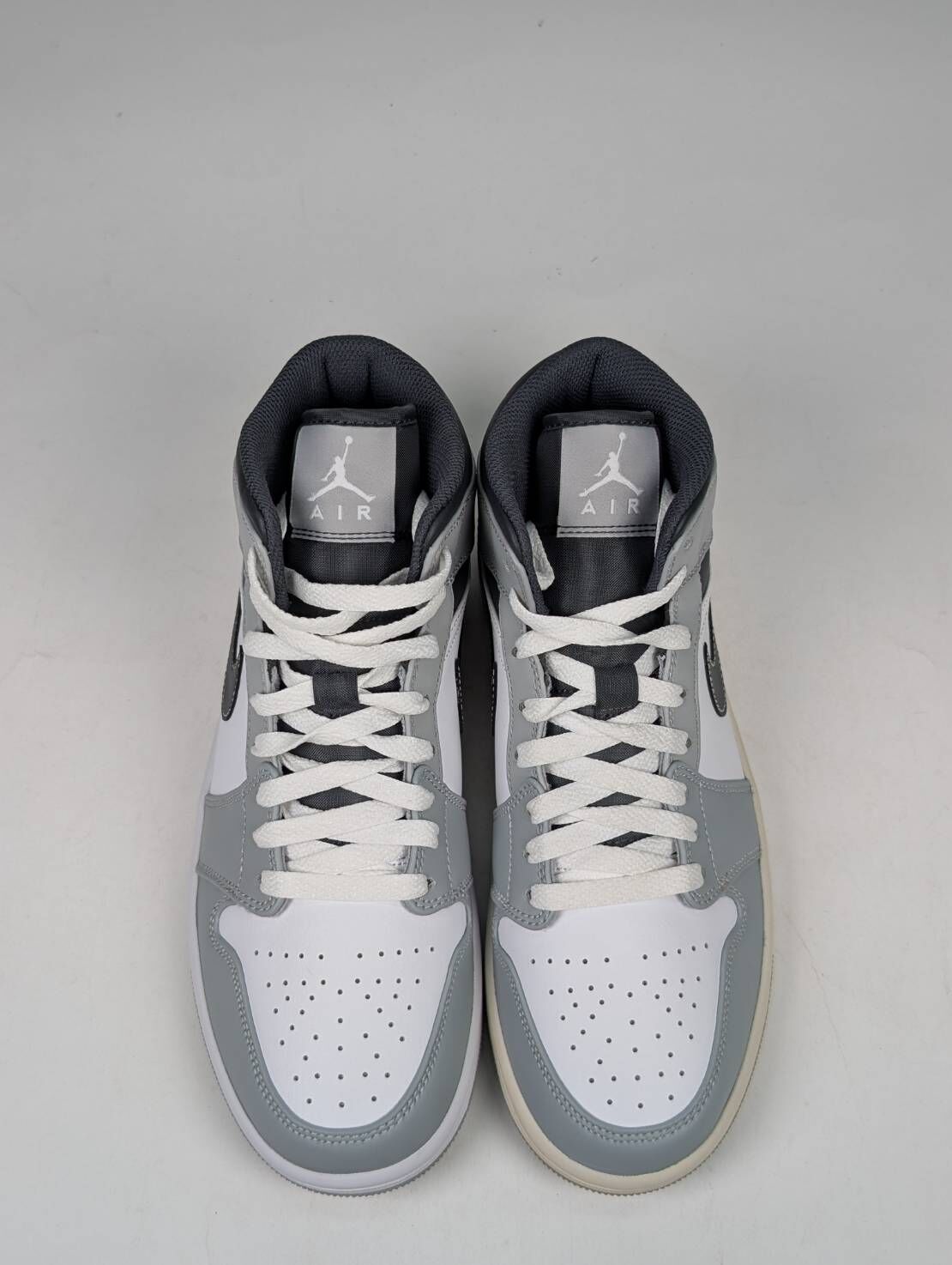 微瑕疵-左腳中底鞋底鞋帶鞋面泛黃 554724-078 M8 Air Jordan 1 Mid '' Light Smoke Grey '' 煙灰黑 小Dior 男鞋