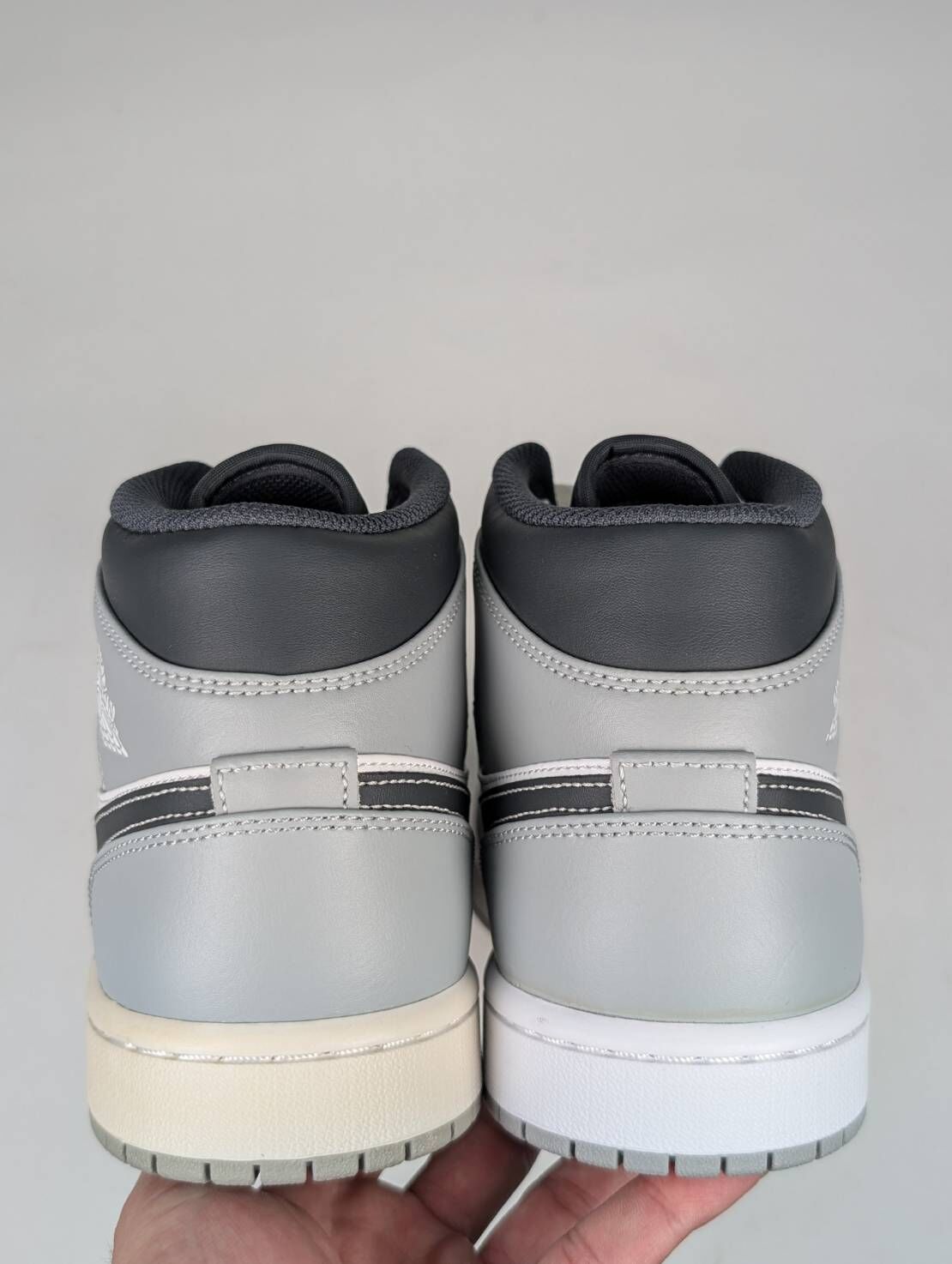 微瑕疵-左腳中底鞋底鞋帶鞋面泛黃 554724-078 M8 Air Jordan 1 Mid '' Light Smoke Grey '' 煙灰黑 小Dior 男鞋