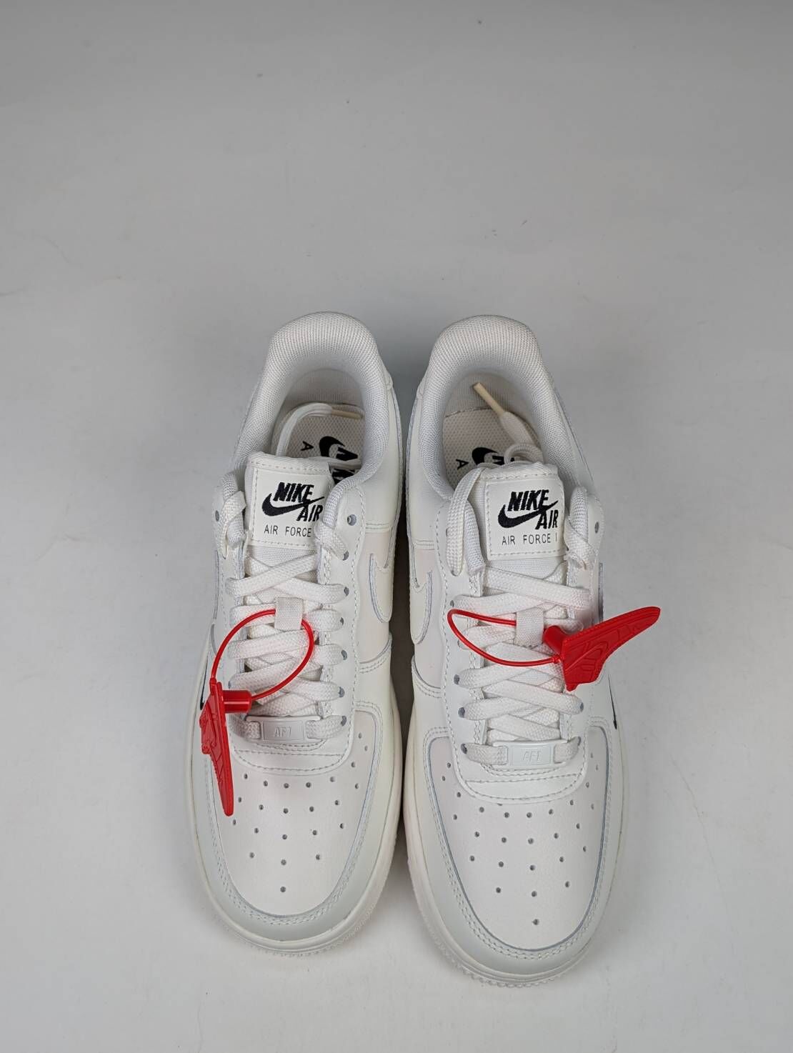 微瑕疵-左右腳大小腳(兩腳皆為6.5) HF1058-133 W6.5 Nike Air Force 1 ’07 ESS TRK3 奶白 小勾 女鞋