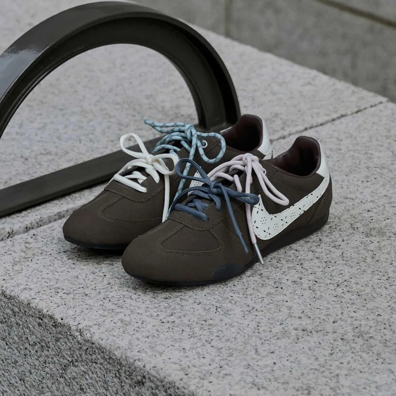 NIKE WMS SPRINT SISTER 巧克力棕 簍空雕花LOGO 四色鞋帶 女款 [售完即止!]