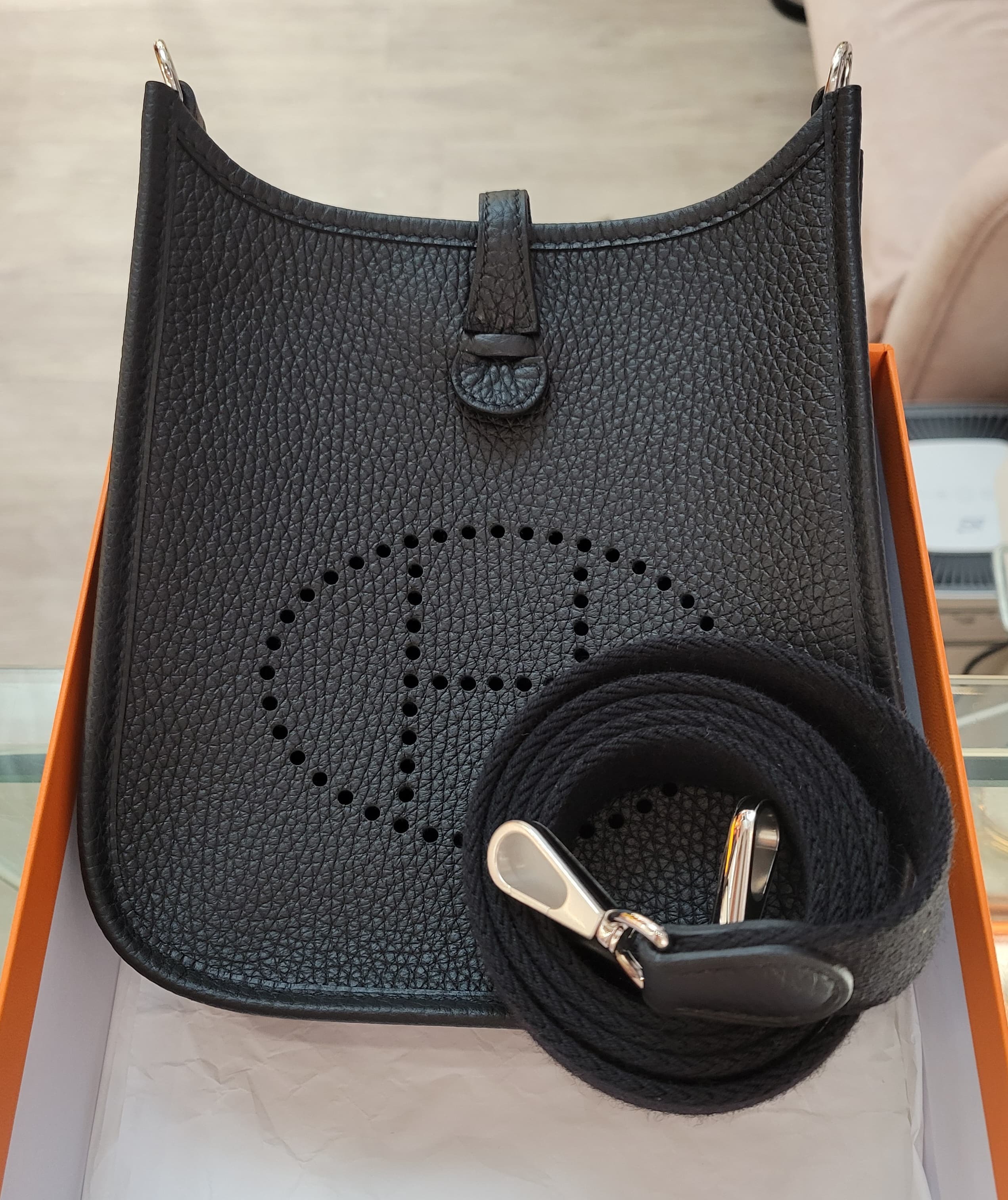 UNUSED MINI EVELYNE NOIR CK 黑色銀扣