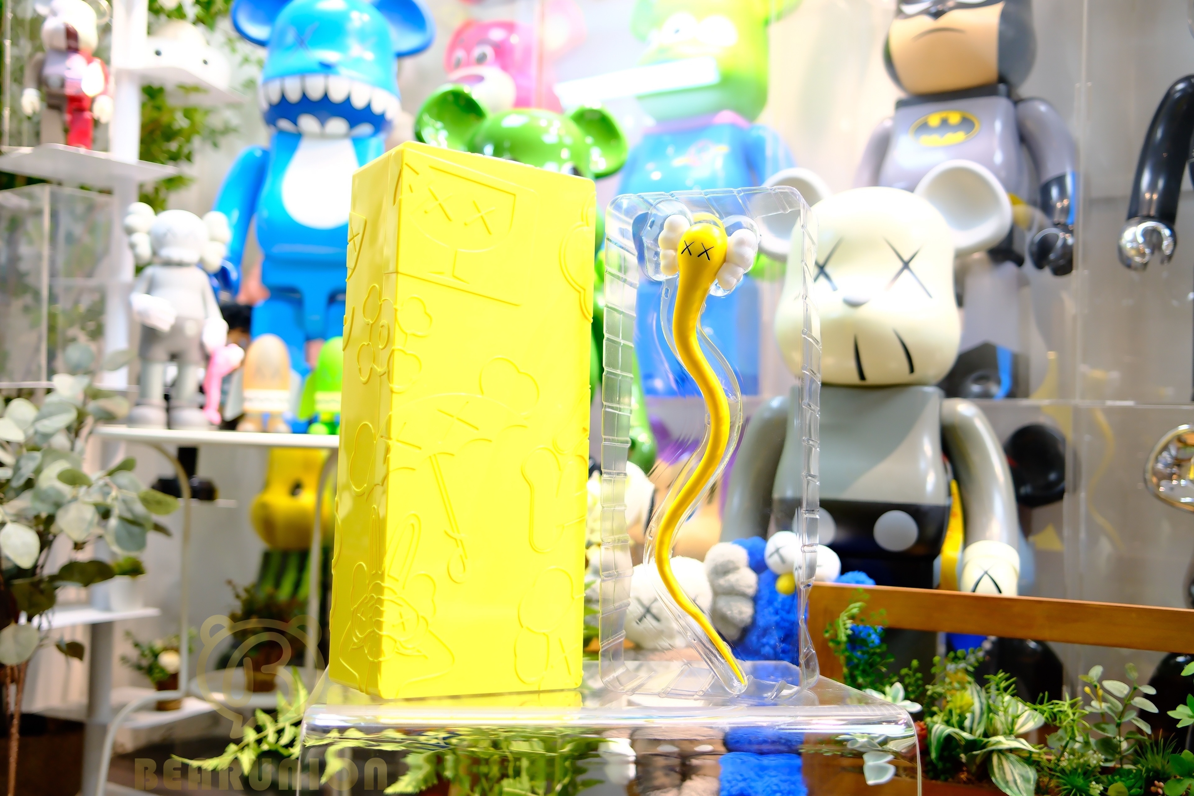 🥇現貨🥇KAWS Bendy Vinyl Figure Yellow