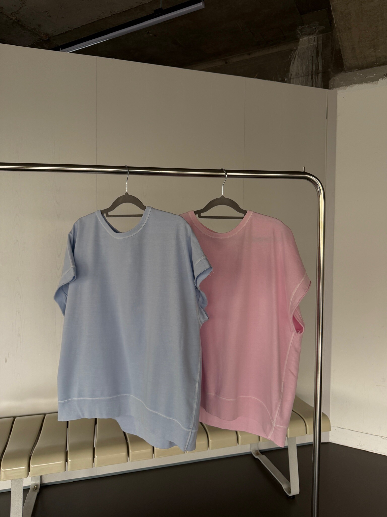 Colourful sleeveless sweatshirt