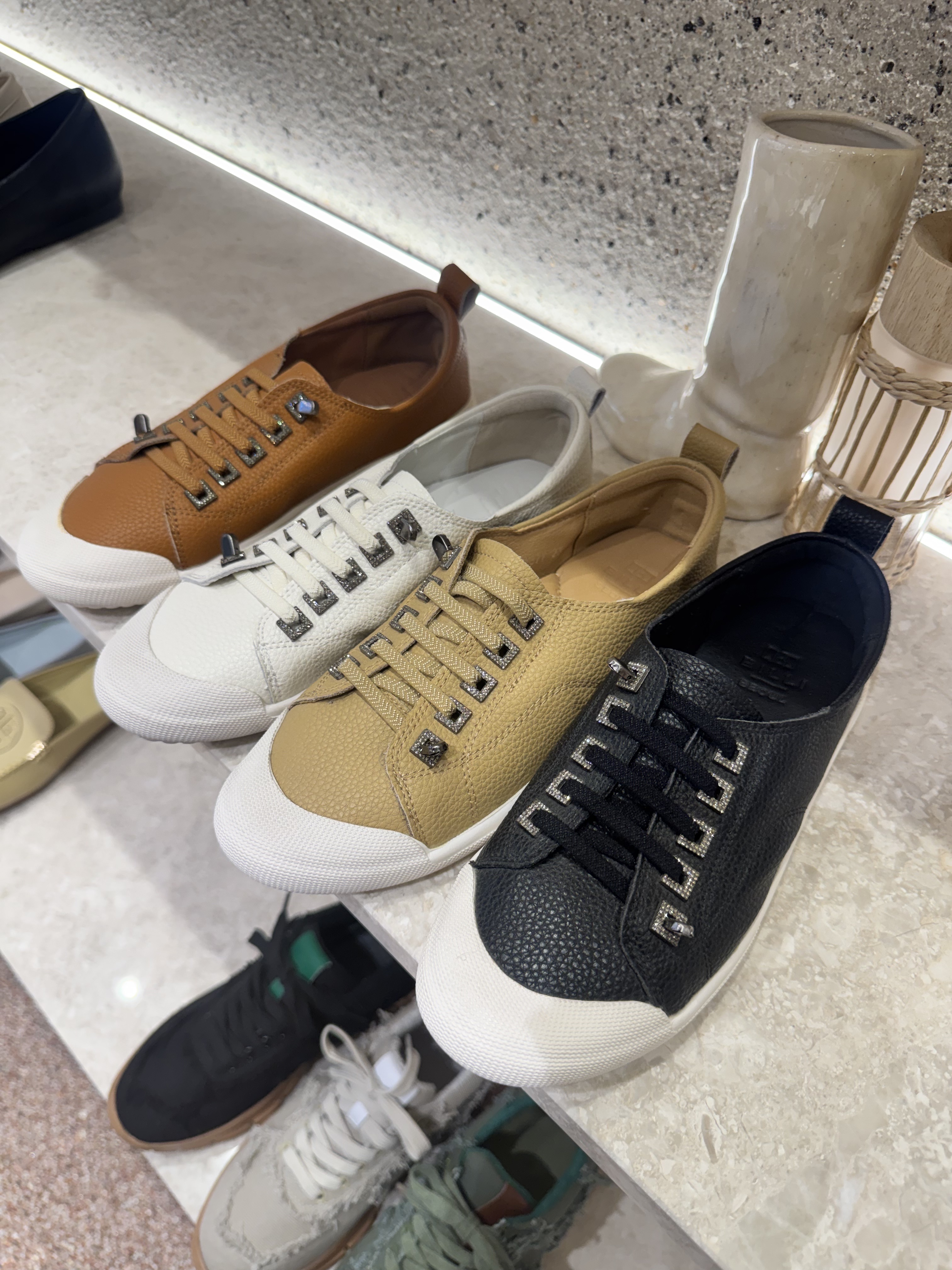 Sh07 閃黑鑽波鞋《牛皮》