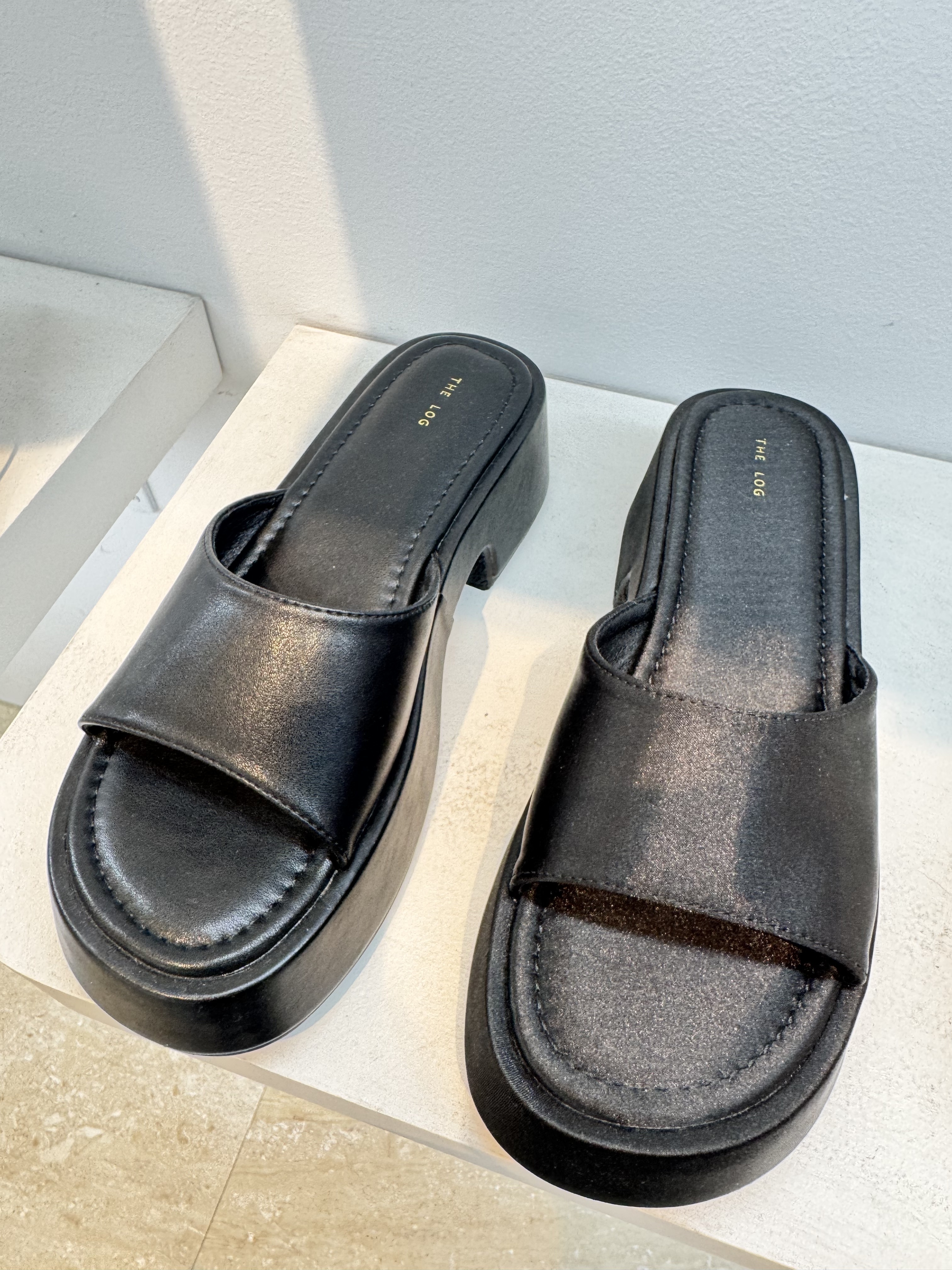 Sh20厚底涼鞋（仿皮）