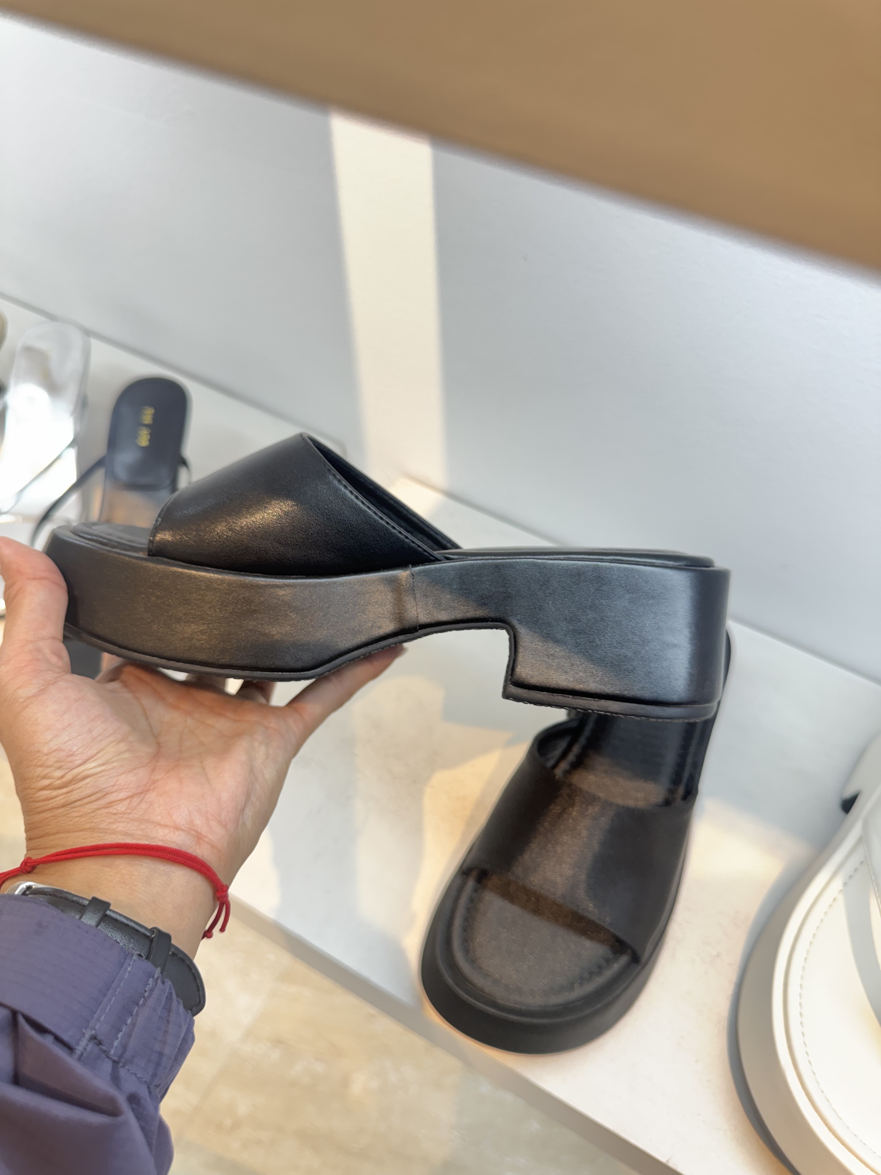 Sh20厚底涼鞋（仿皮）