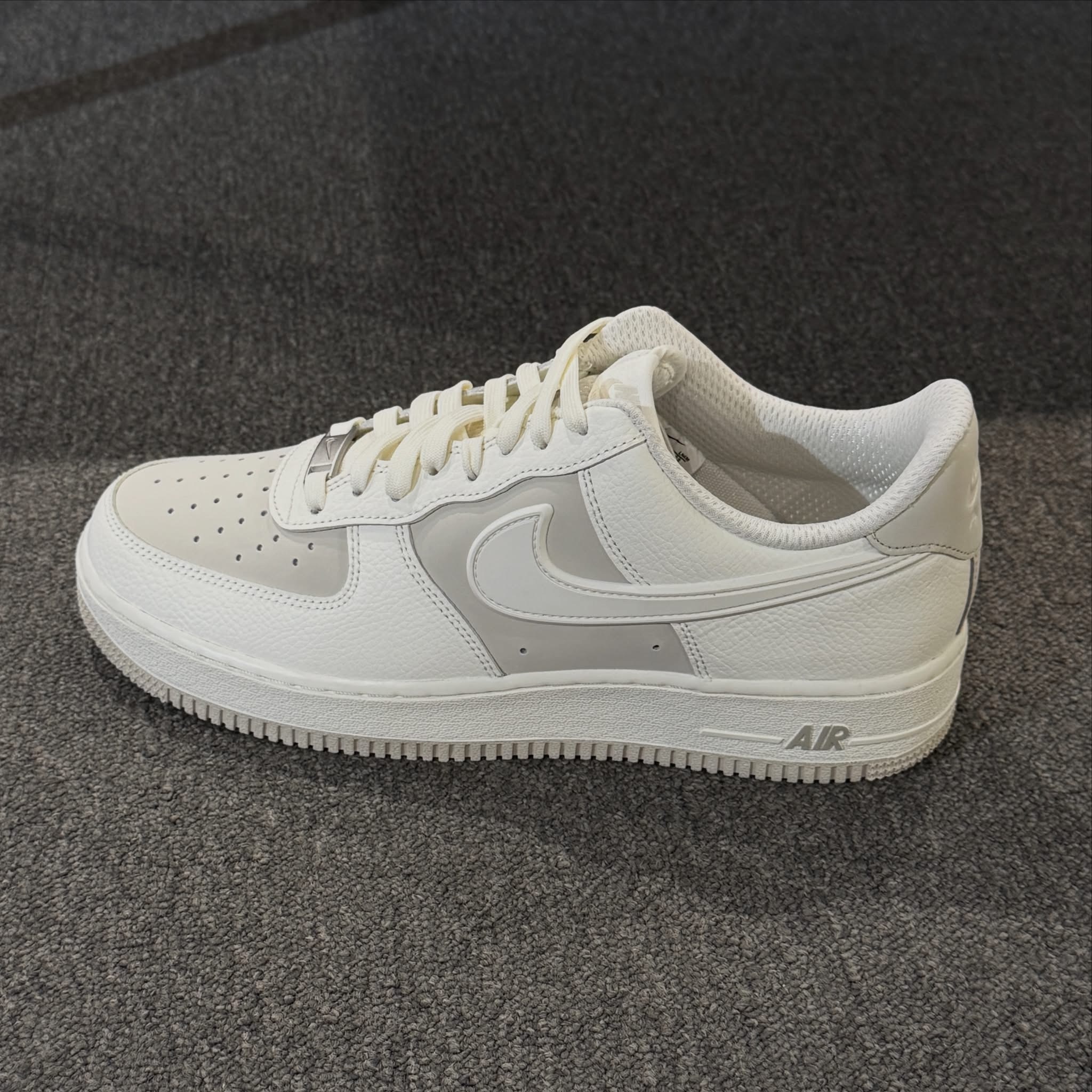 NIKE AIR FORCE 1 ‘07 LV8 ‘Sail Light Bone’ 米杏 拼接 荔枝皮 立體勾 經典 休閒鞋 IR1475-133