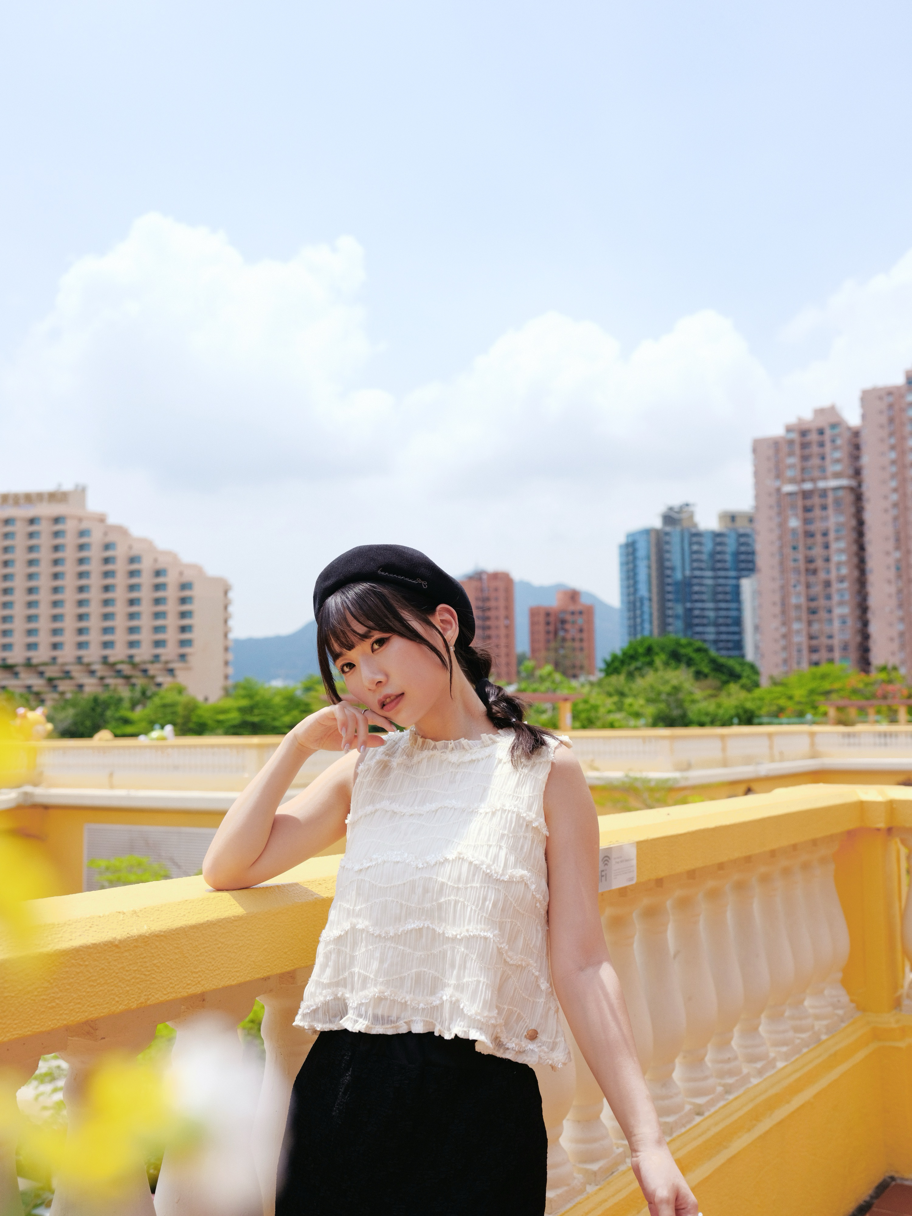 兩色 / 浮雕星閃皺褶高領背心 / Embossed Shimmer Smocked Frill-Neck Top