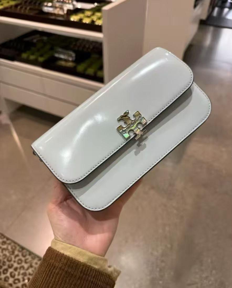 【預購】Tory Burch H051318 淺藍色Britten Abalone斜孭袋
