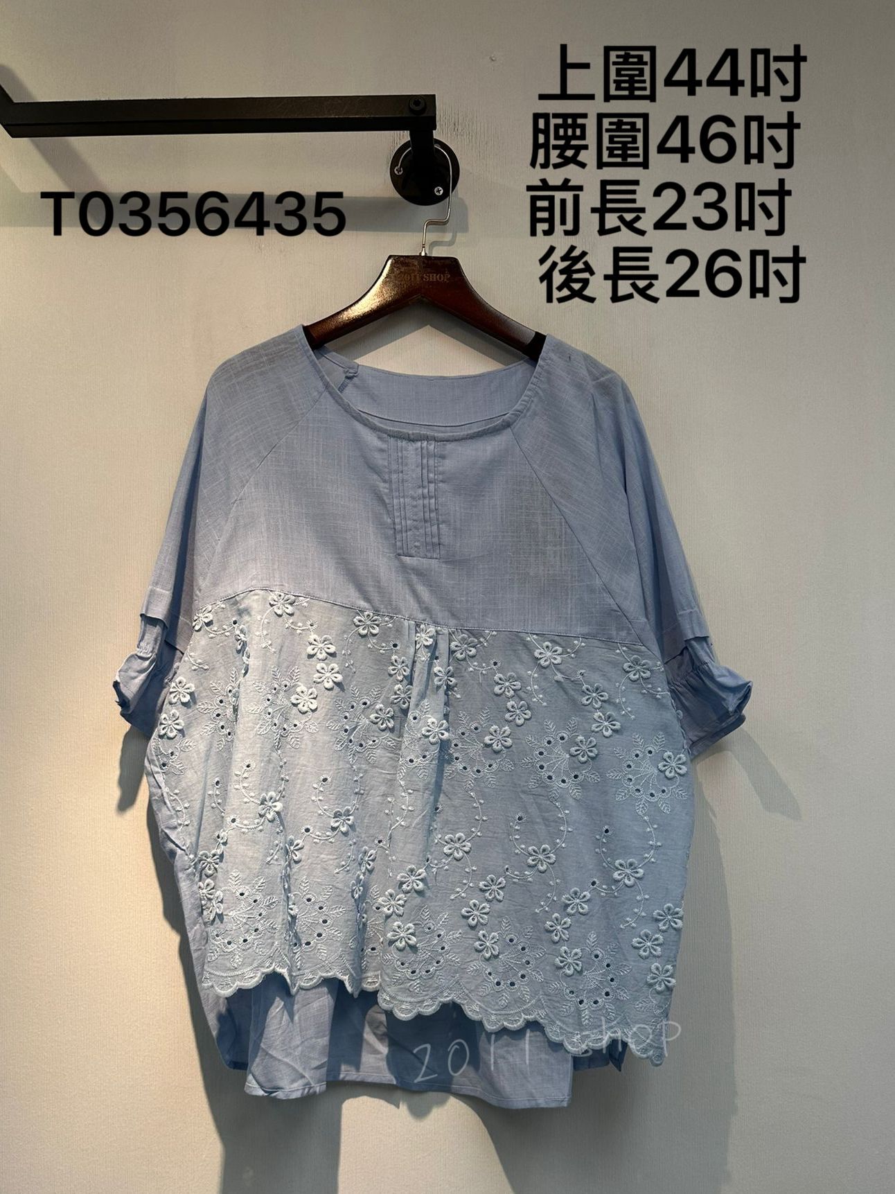波浪邊刺繡花透薄TOP 上圍44吋 腰圍46吋  前長23吋  後長26吋  T0356435