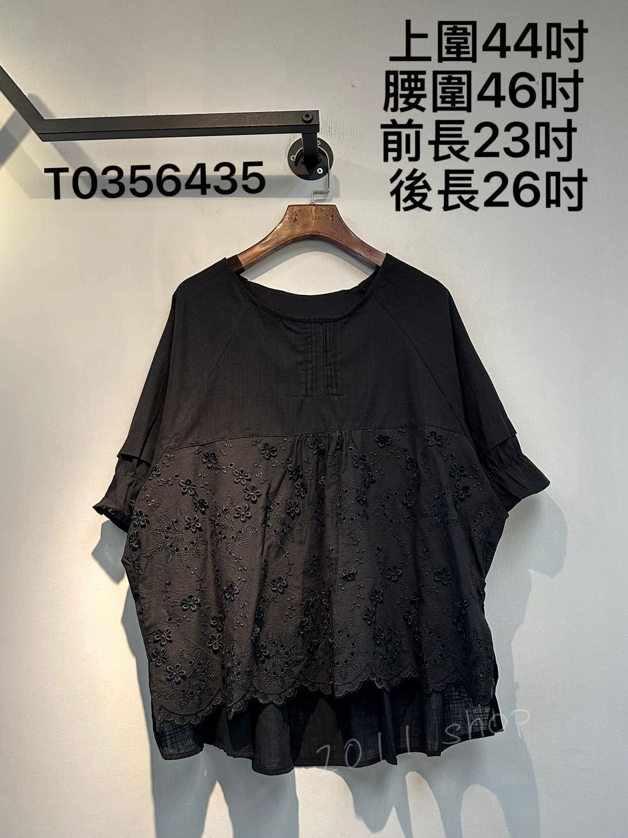 波浪邊刺繡花透薄TOP 上圍44吋 腰圍46吋  前長23吋  後長26吋  T0356435