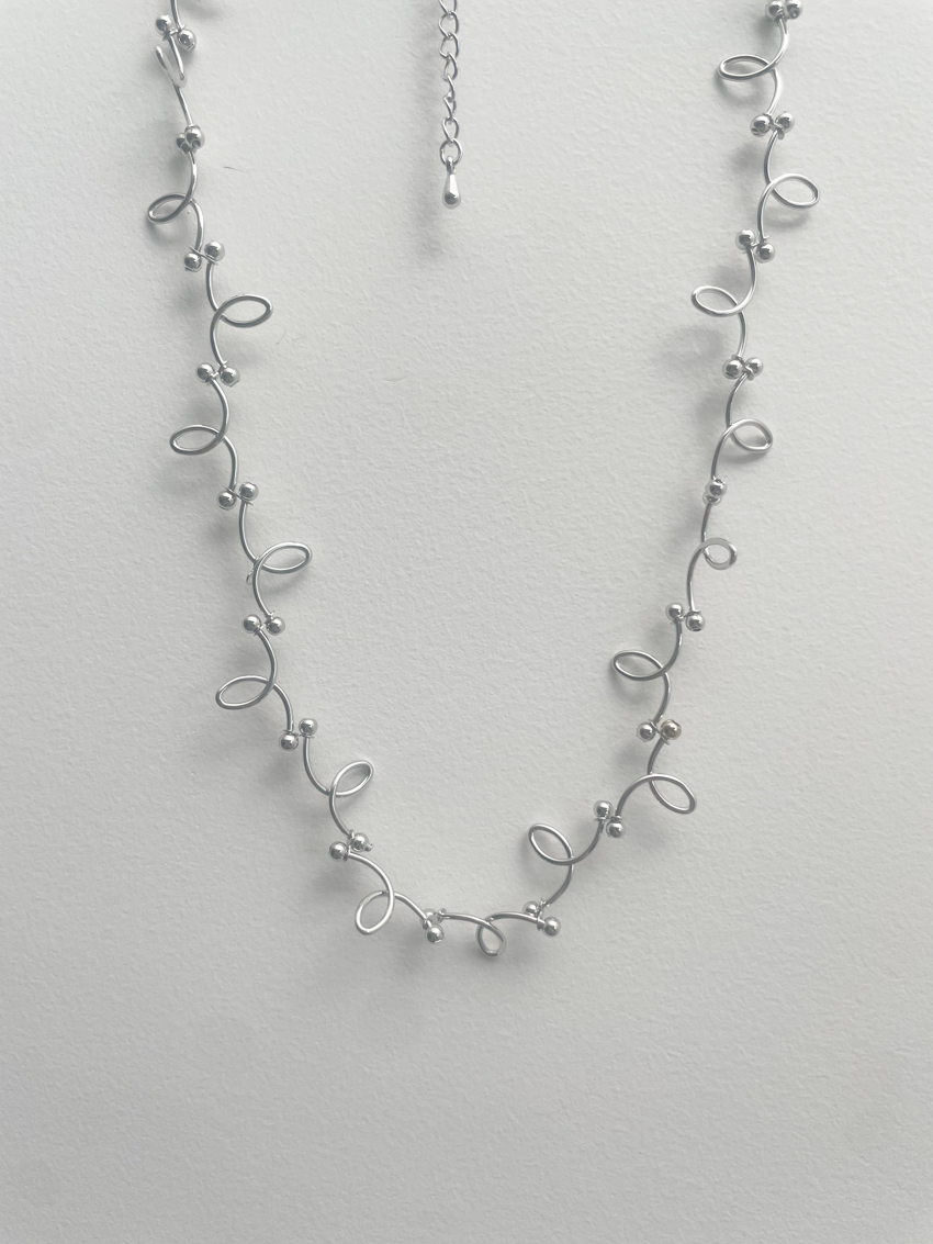 irregular curve necklace