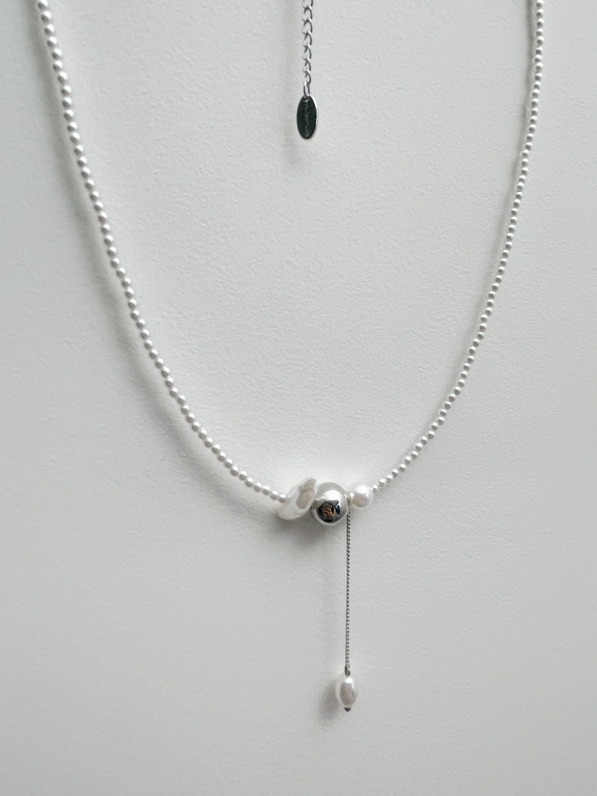 dangling mini pearl necklace