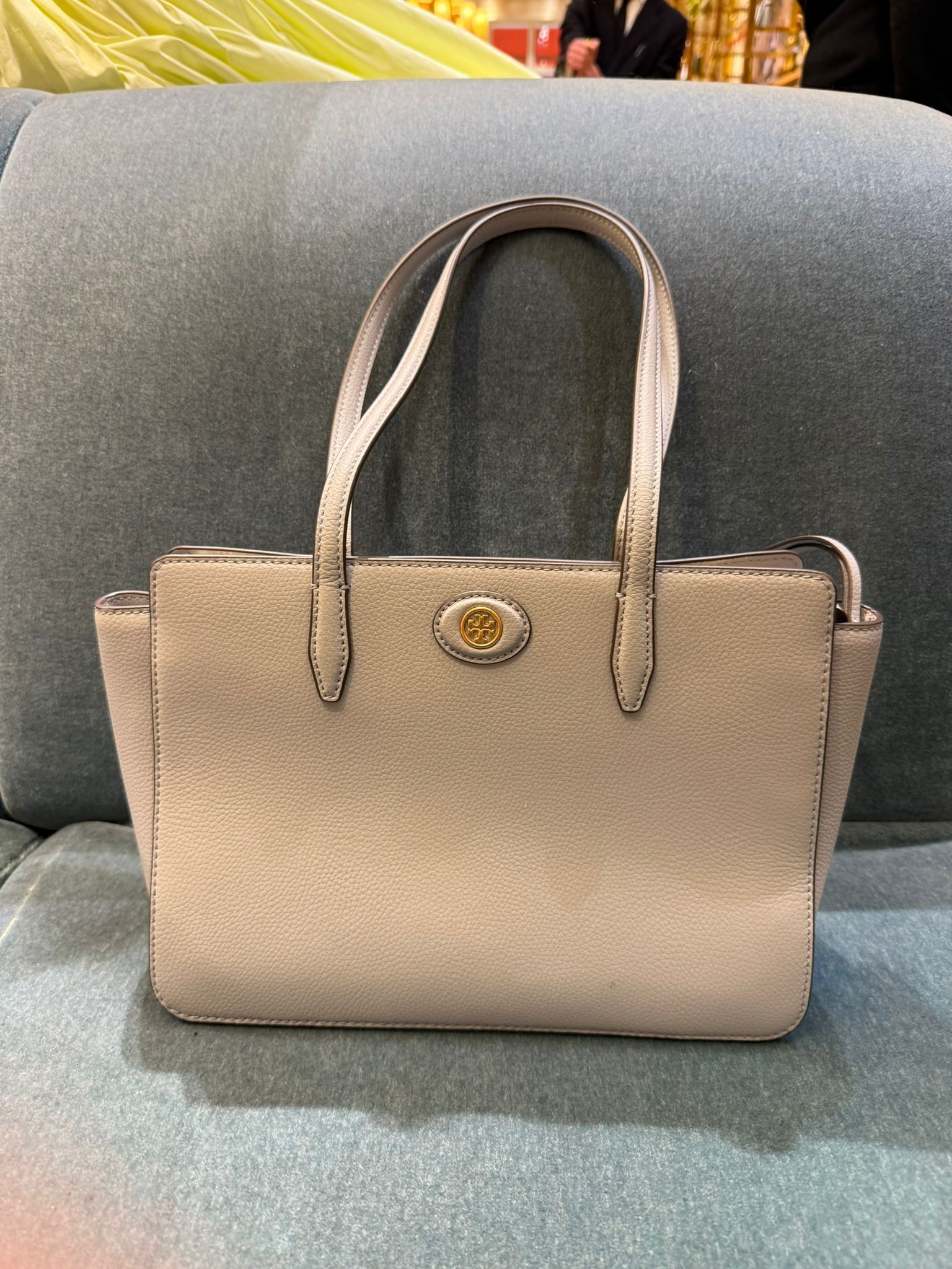 V54 Tory Burch Small Robinson Pebble Leather Tote in New Cream