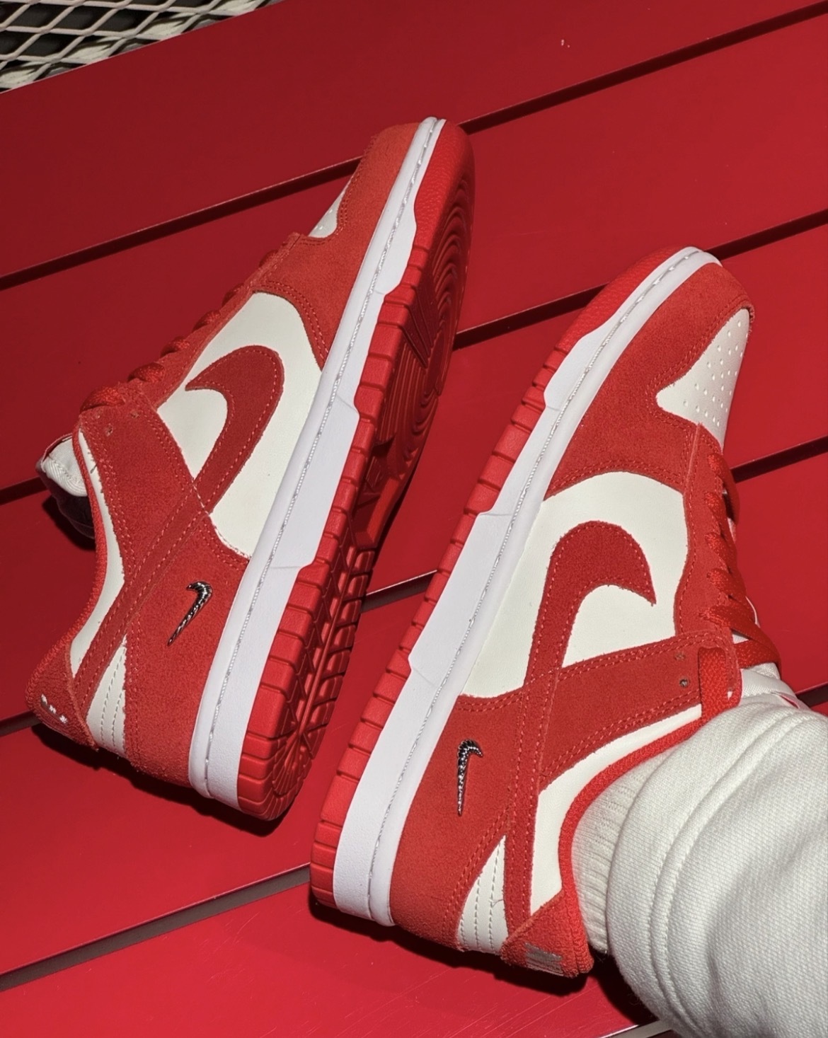 【逢甲 FUZZY】W Nike Dunk Low "Light Crimson" 麂皮 艷紅 銀小勾 IO4244-103