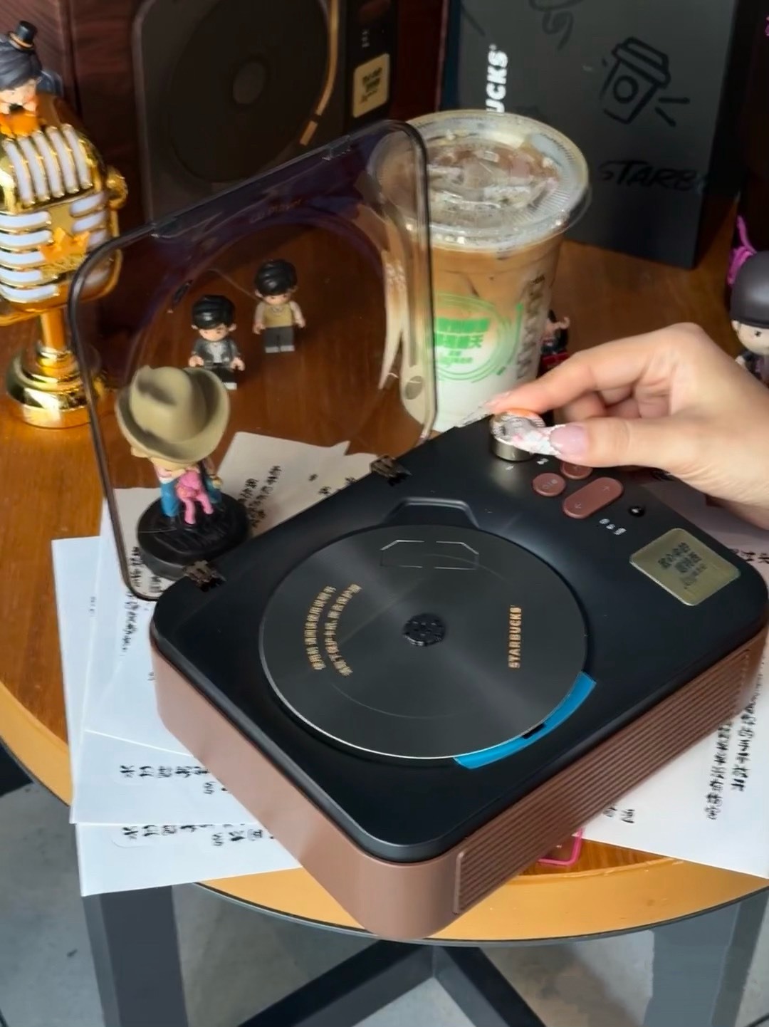 【預購】國外限定 星巴克 Starbucks × 周杰倫 JAY CHOU 聯名 復古 CD 機 藍芽喇叭 音響