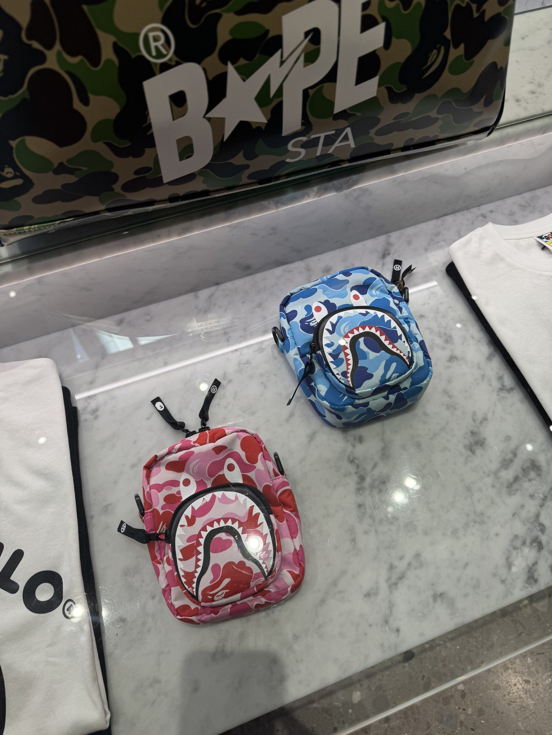 【日本限時連線代購】Bape Abc Camo Shark Mini Bag 鯊魚迷彩 斜背包 兩色