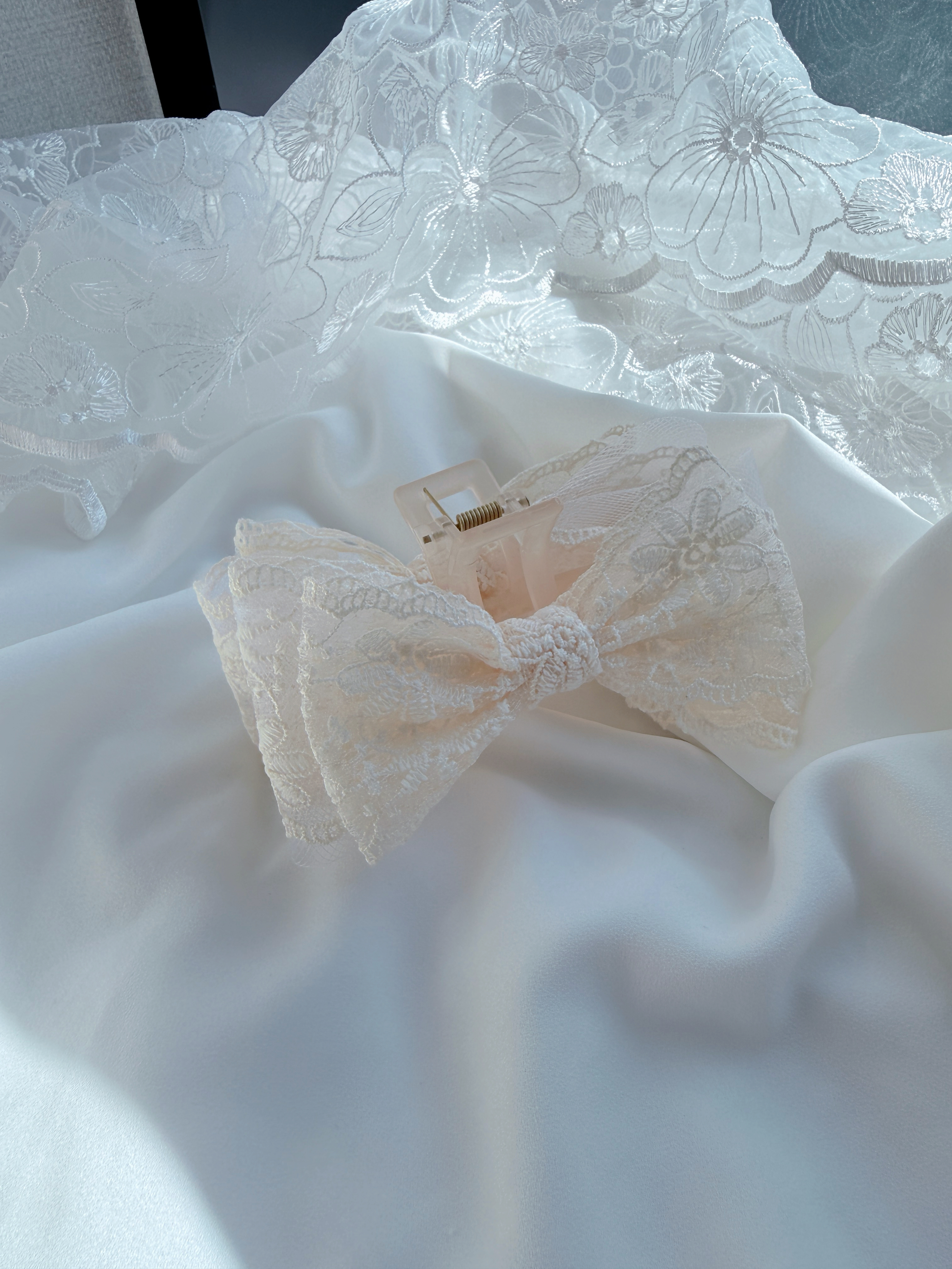 *BJ2 HANDMADE* THE ANTIQUE CREAM EMBROIDERY HAIRCLAW / BANANA CLIP 260512