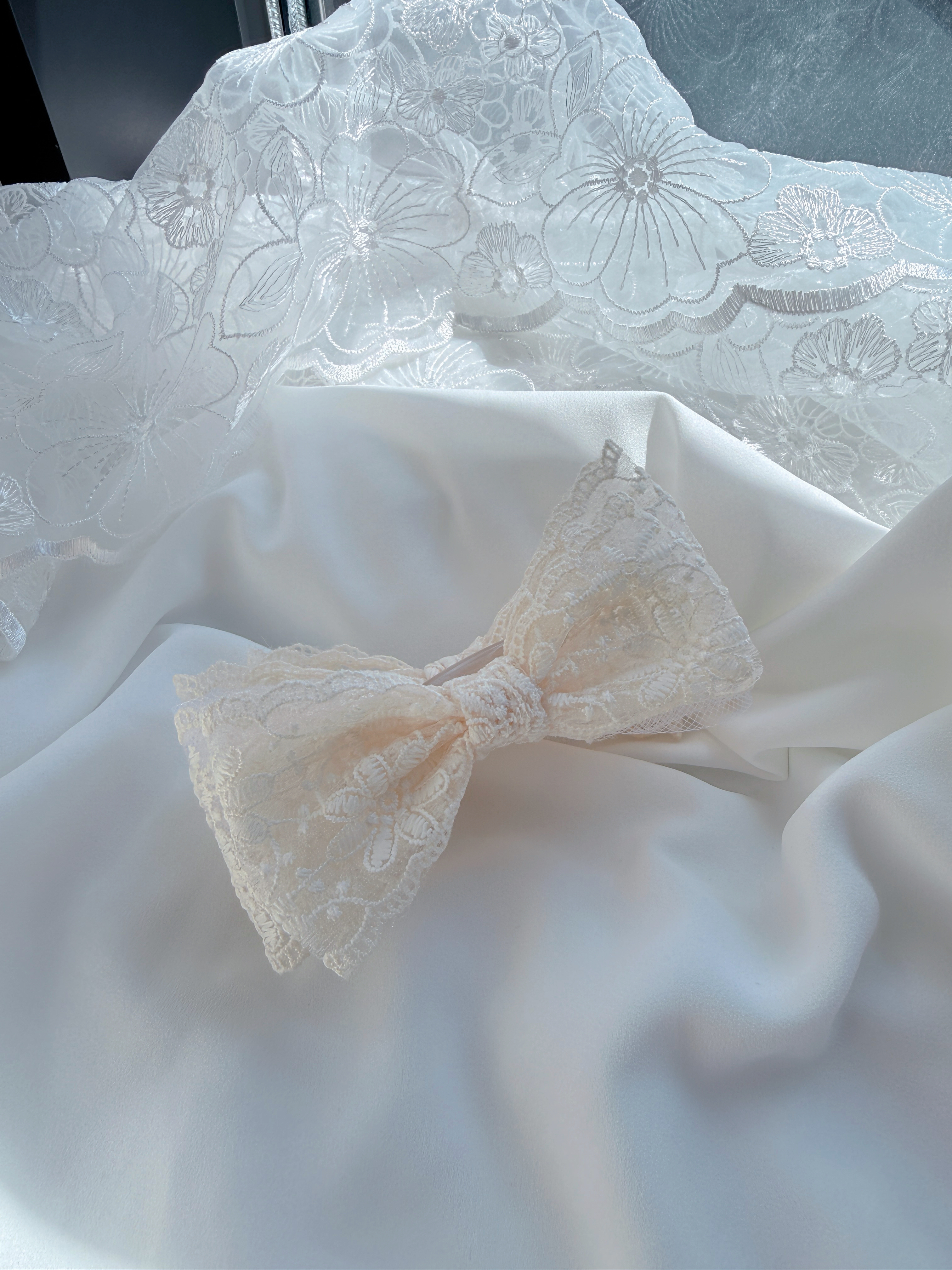 *BJ2 HANDMADE* THE ANTIQUE CREAM EMBROIDERY HAIRCLAW / BANANA CLIP 260512a