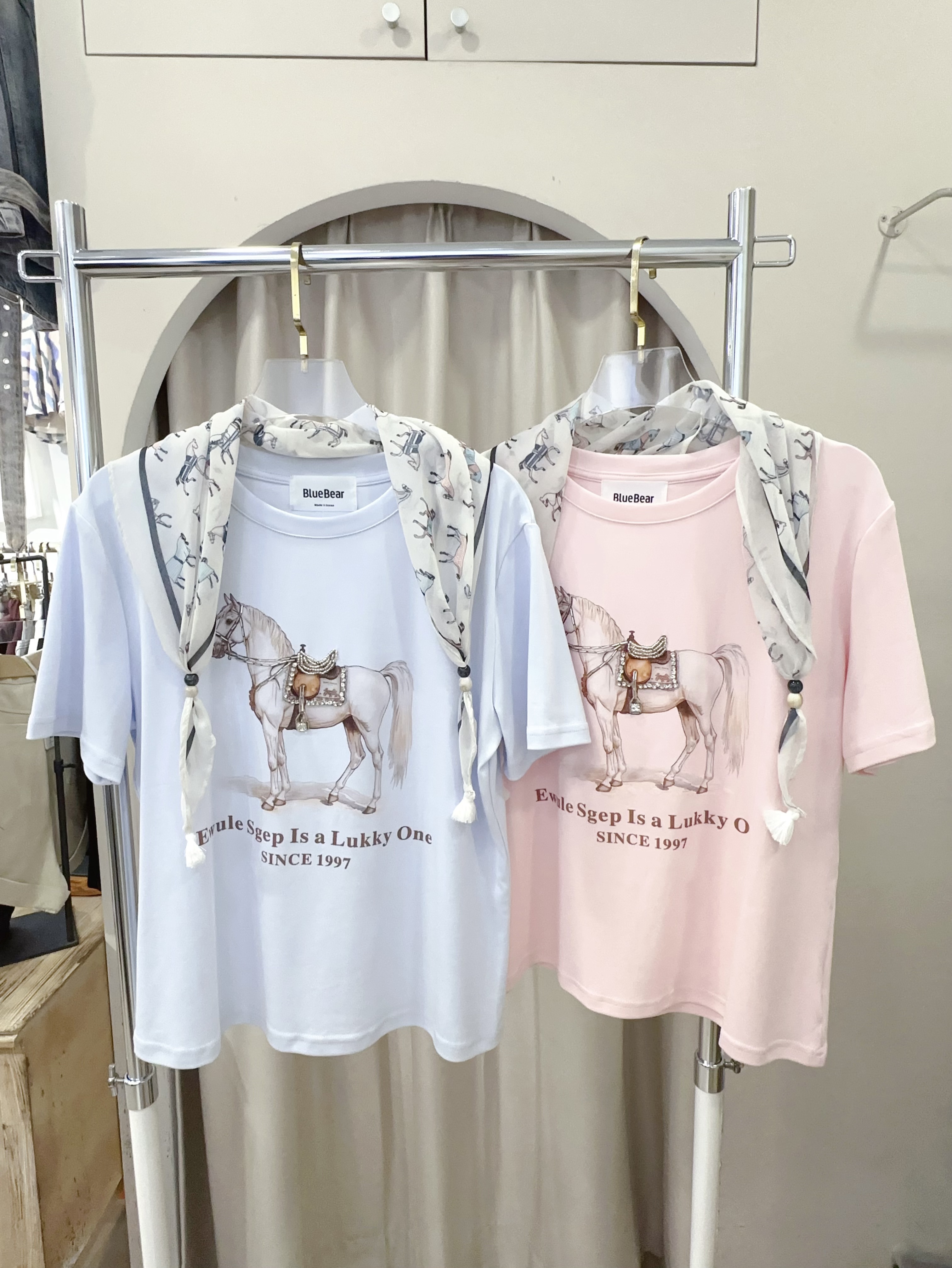 附領巾小馬短ＴＥＥ