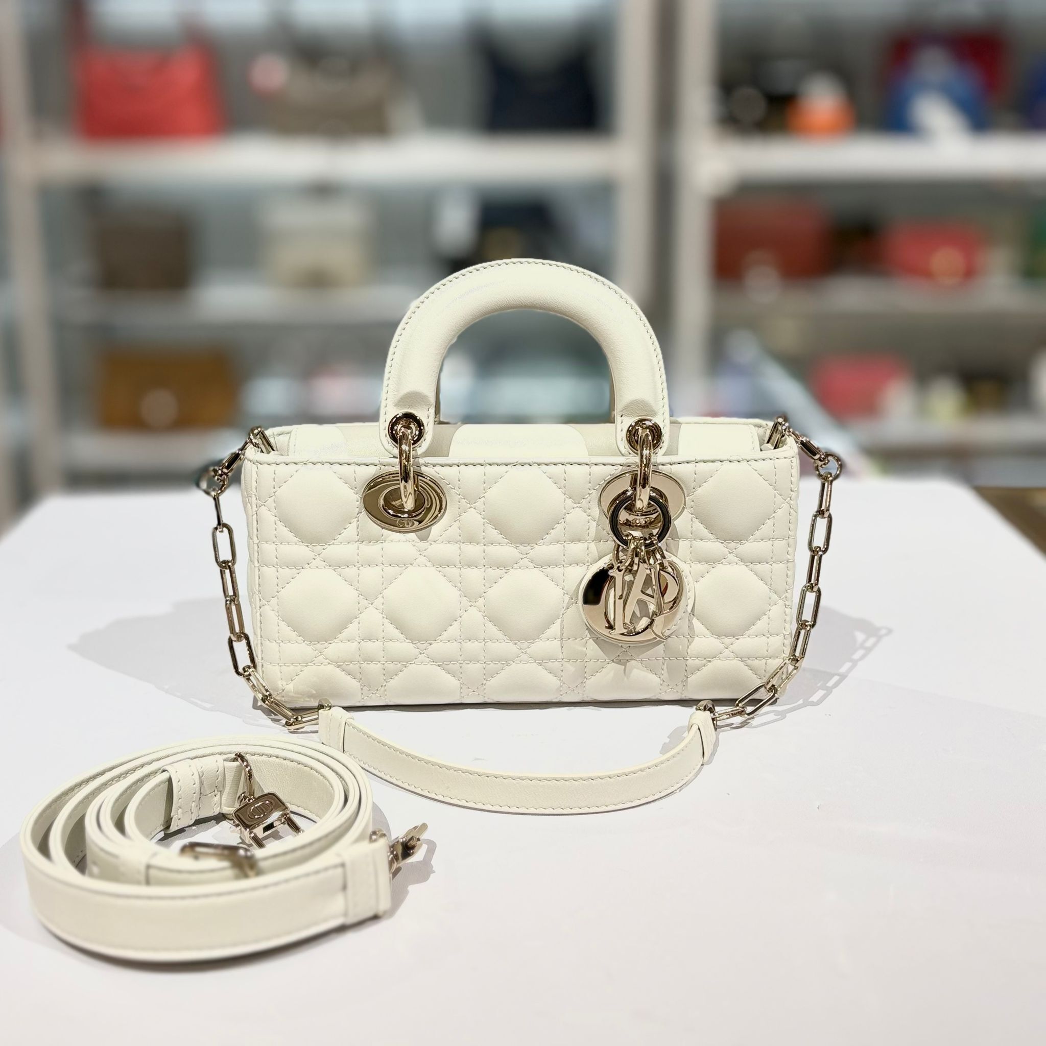全新DIOR Small Lady D-Joy 小碼 M0613ONGE M030 奶白色 Cannage 藤格紋圖案羊皮 #BRAND NEW #香榭站正品