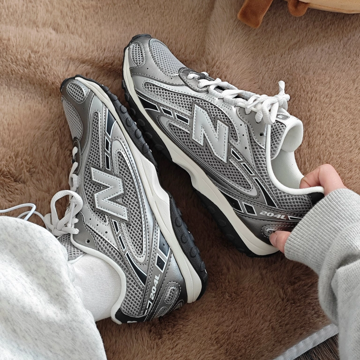 NEW BALANCE 204L 質感銀灰 IU著用款
