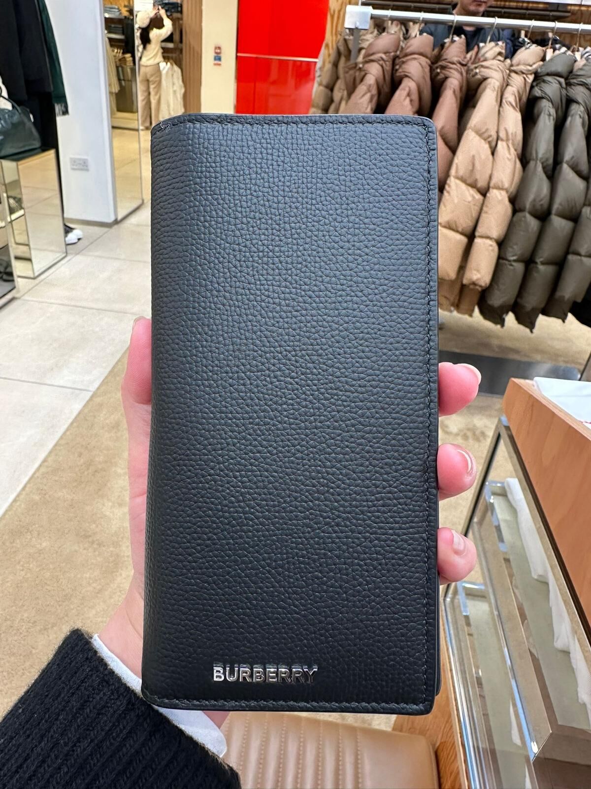 V66 Burberry Logo Leather Continental Wallet