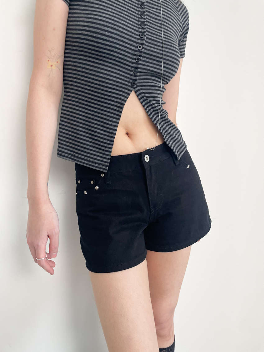 stud trim twill shorts (white/black)