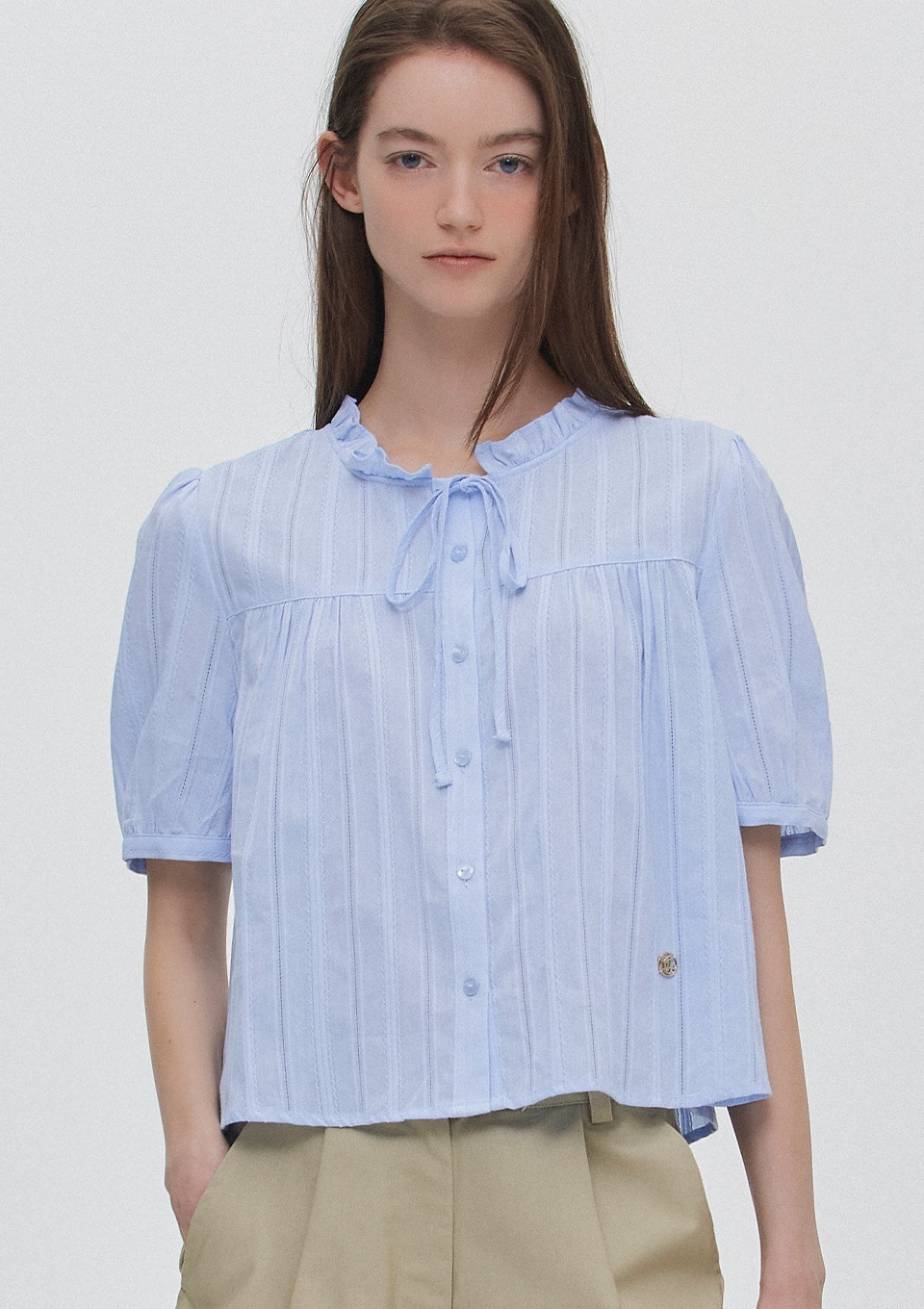 Marie Claire｜Lace neck shirring ribbon blouse (2colors)