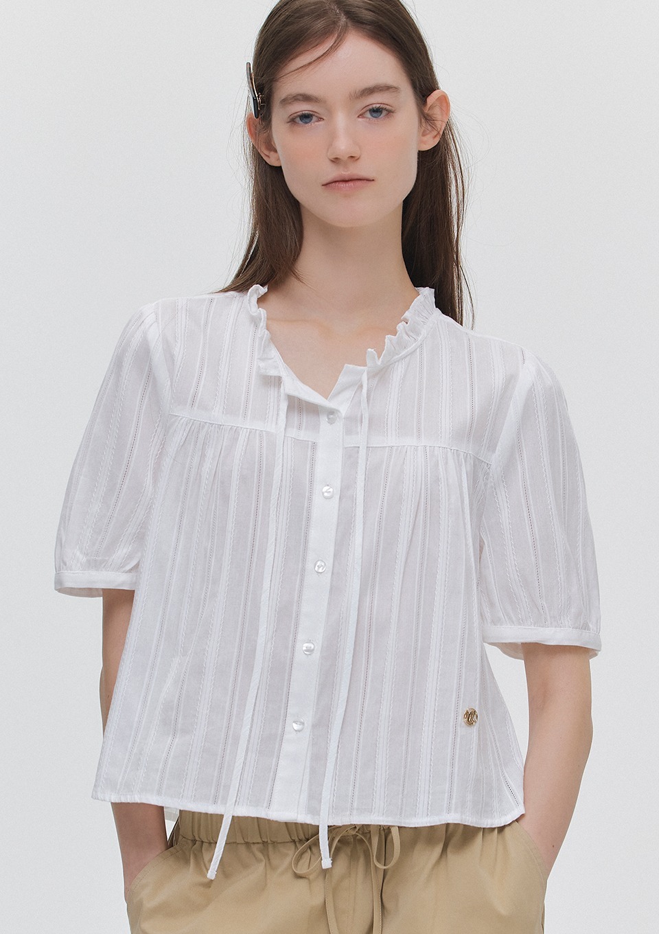 Marie Claire｜Lace neck shirring ribbon blouse (2colors)
