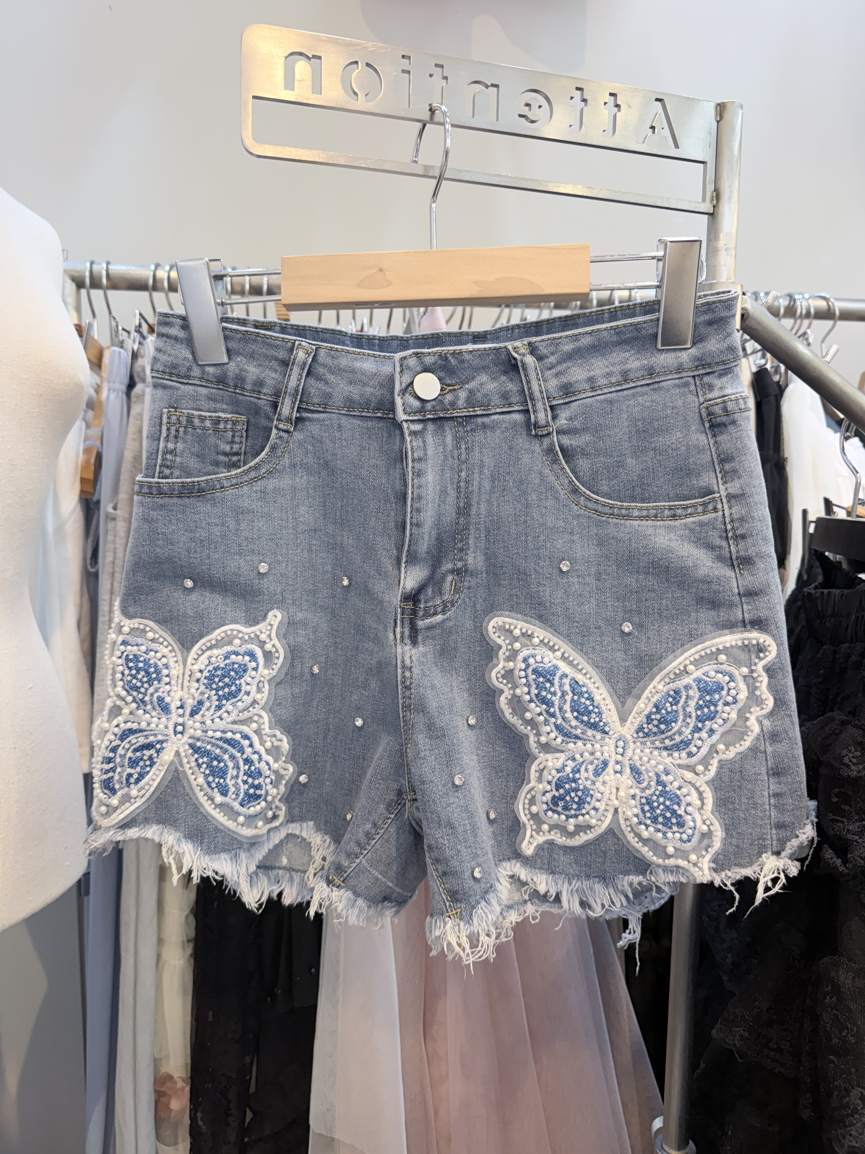 A24  S:腰26-30 HIP37-44 長13 M:腰28-32 HIP39-46 長13 L:腰30-34 HIP41-48 長13.5 XL:腰32-36 HIP43-51 長13.5$459 (一口價)