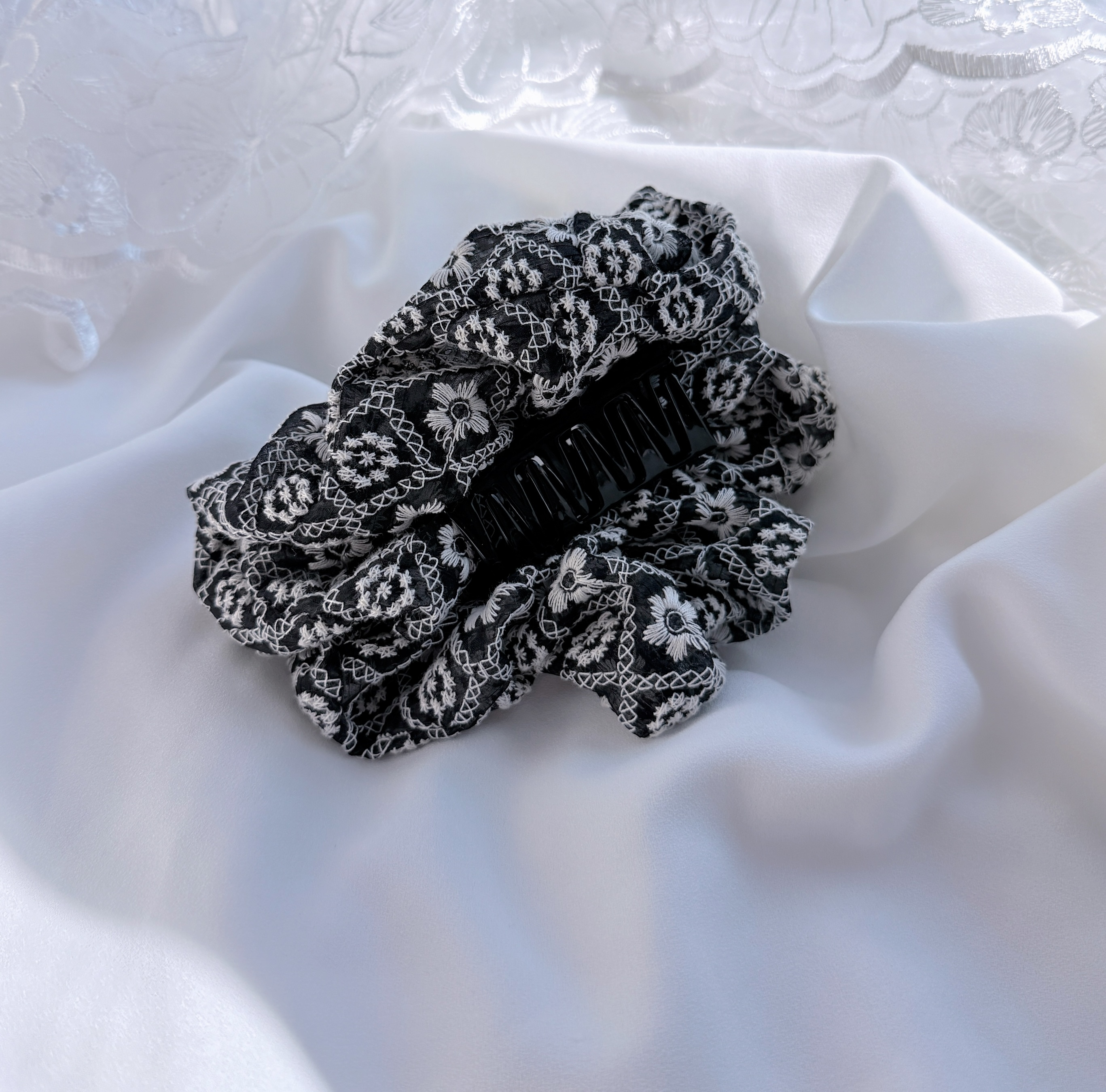 *BJ2 HANDMADE* THE BLACK MOSAIC HAIRCLAW 260512