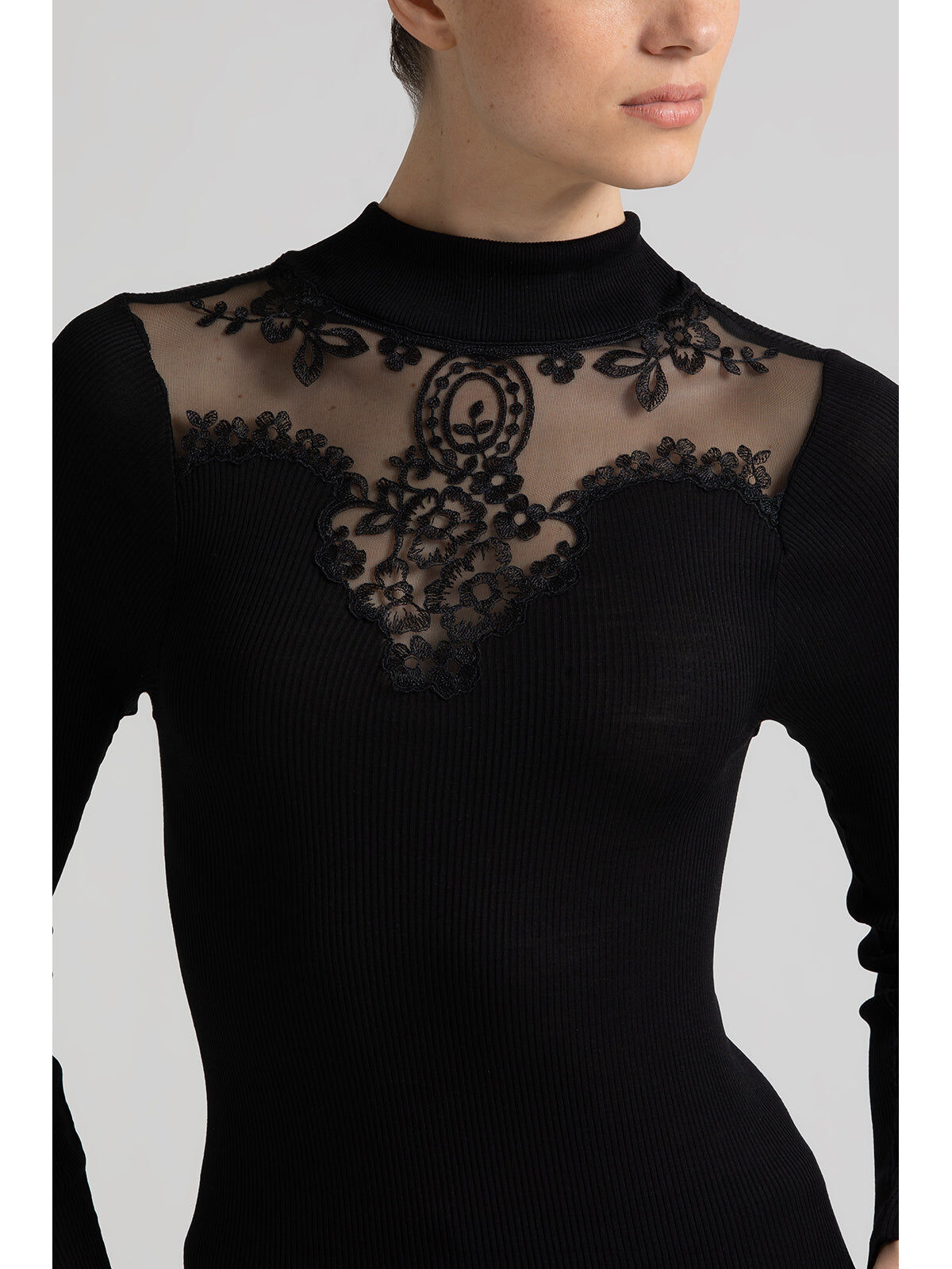 1BG0515-068 [BOGLIETTI] Babila 帶有 Precios 刺繡薄紗的 T 卹 102 黑色 #FRG345 (EU)