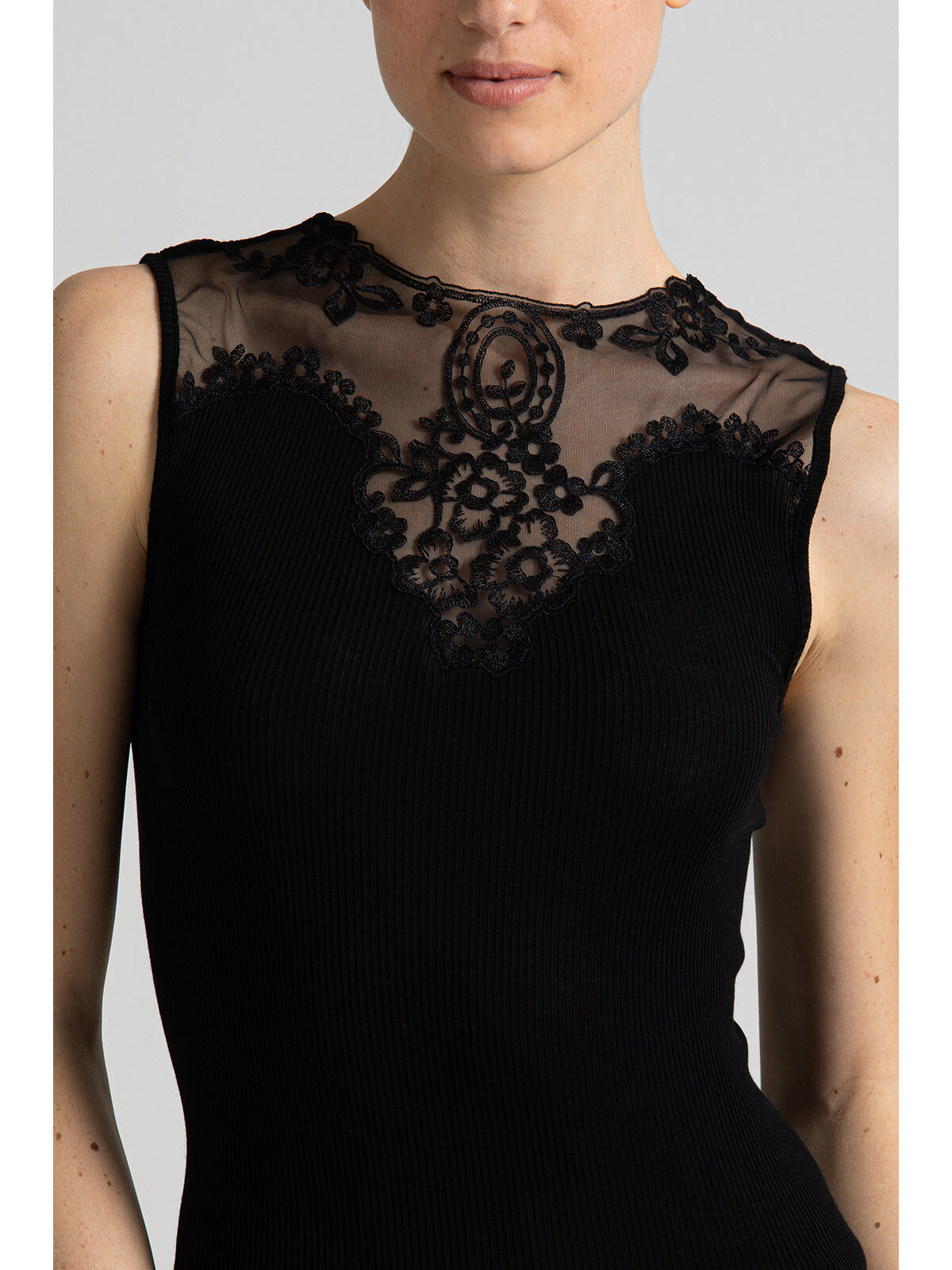 1BG0515-069 [BOGLIETTI] Babila 精緻刺繡薄紗吊帶背心 102 黑色 #FRB342 (EU)