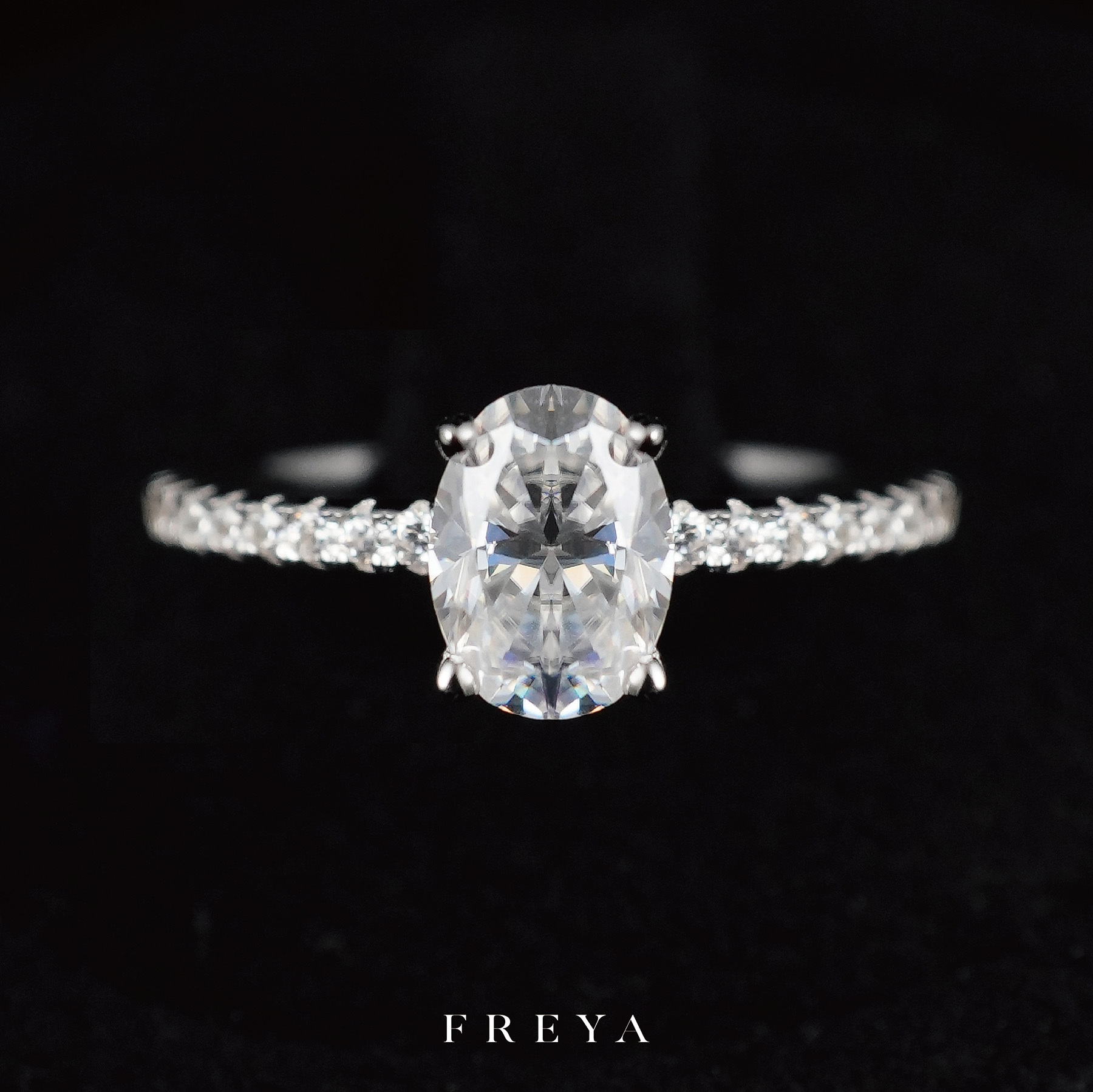 FREYA 橢圓莫桑鑽戒指