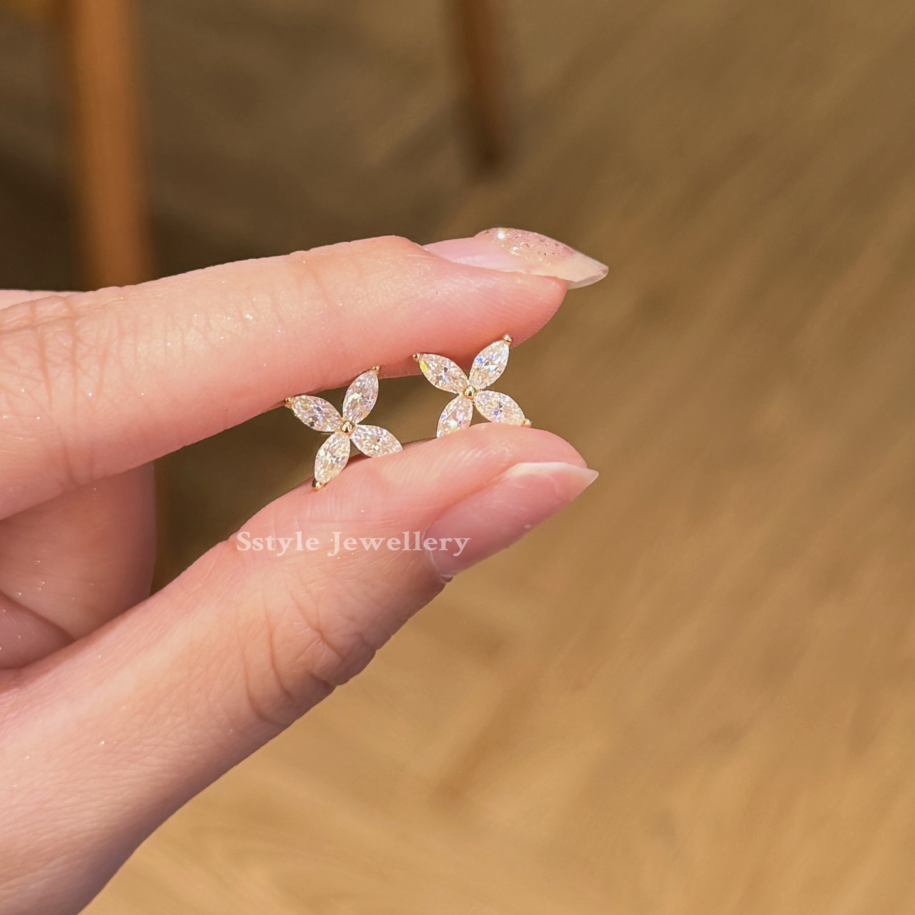 Layna Moissanite Earring