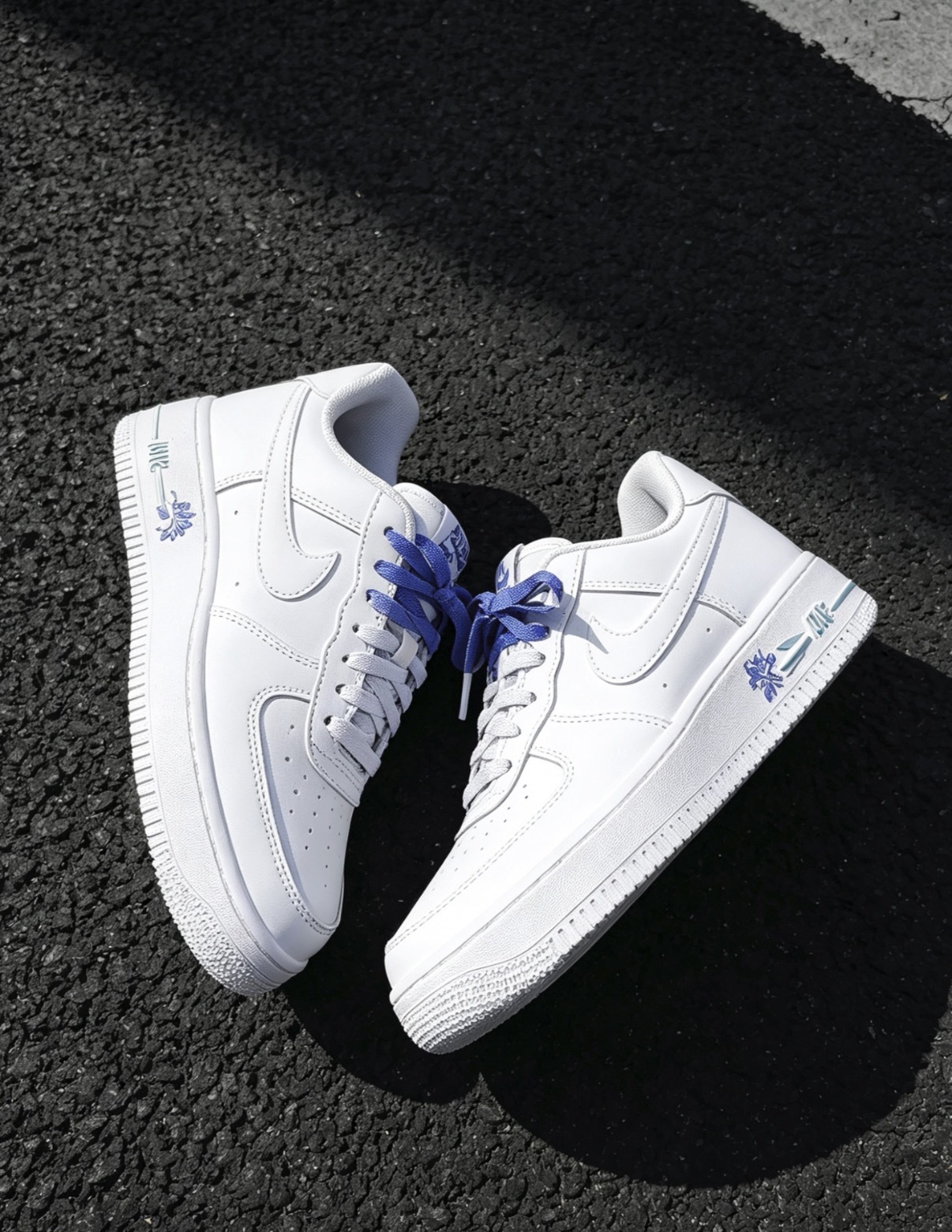 女鞋 NIKE W AIR FORCE 1 '07 SE 白藍 鳶尾花 小花 雙色鞋帶 皮革 休閒鞋【IF0498-101】AF1 WAF1