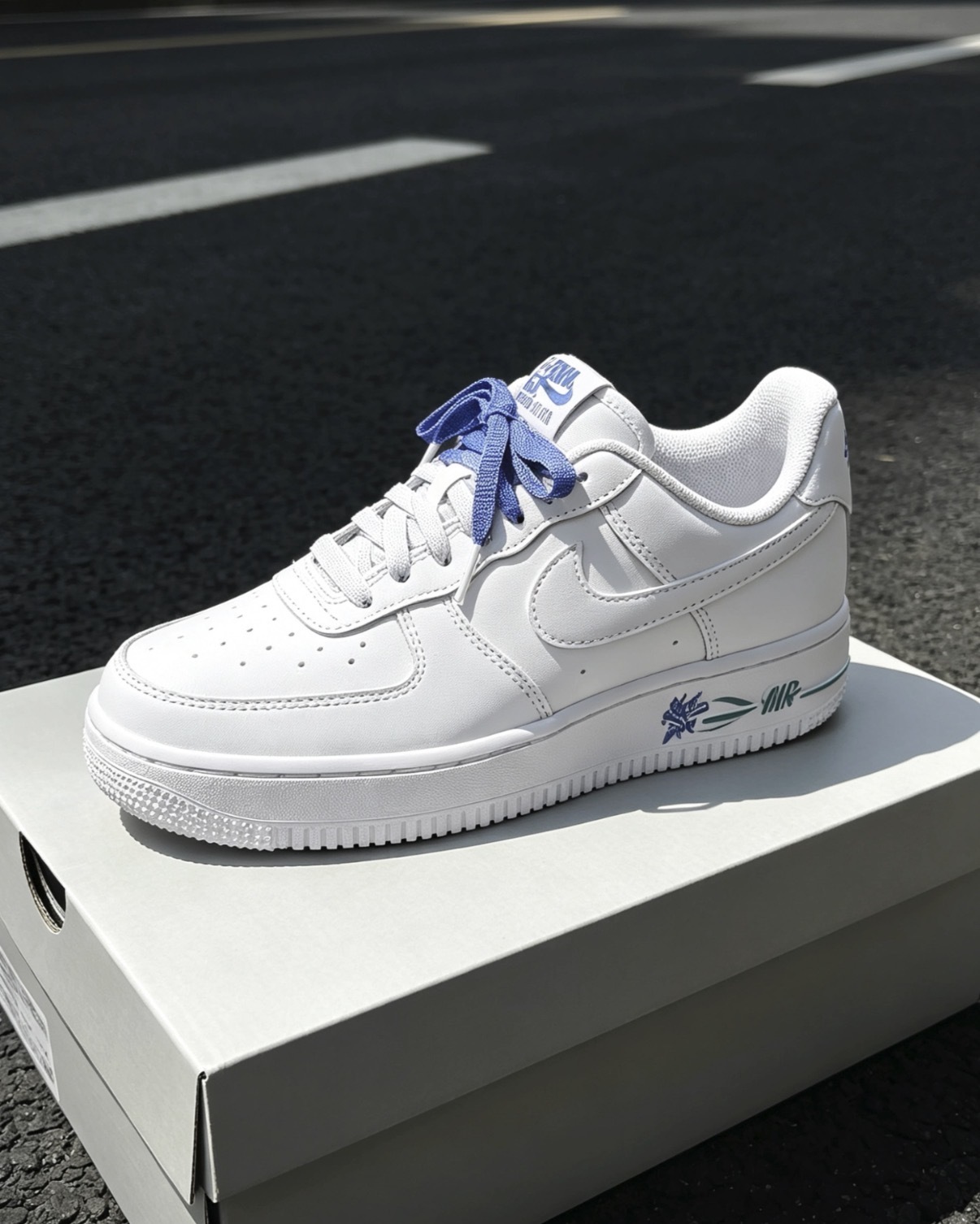 女鞋 NIKE W AIR FORCE 1 '07 SE 白藍 鳶尾花 小花 雙色鞋帶 皮革 休閒鞋【IF0498-101】AF1 WAF1