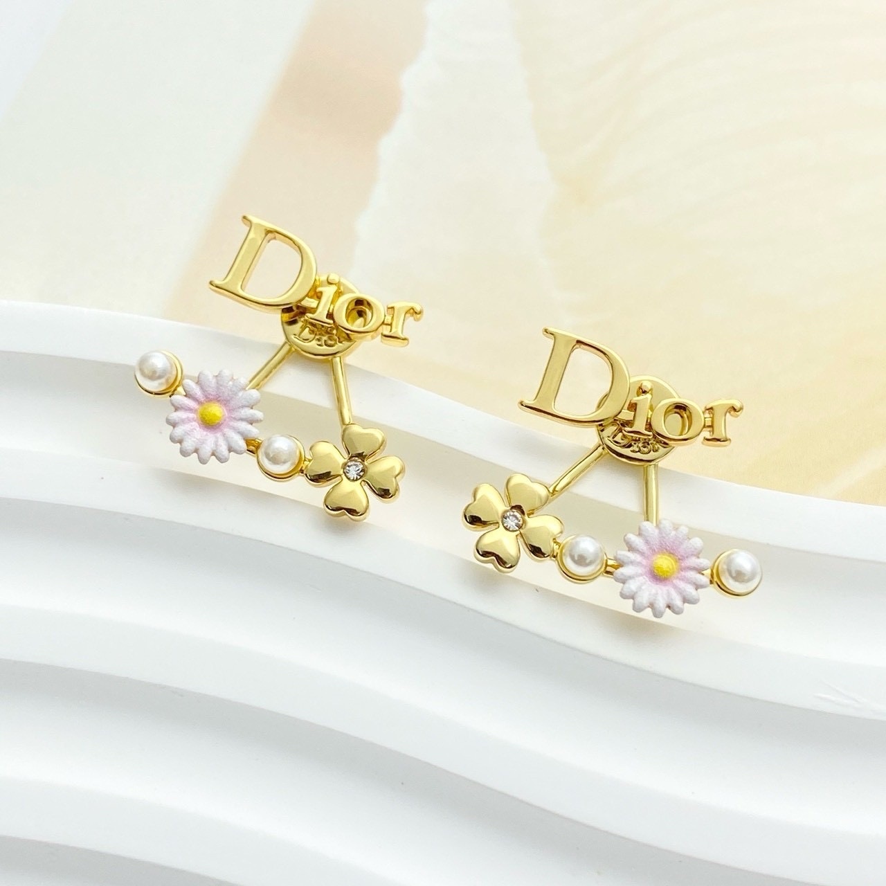 18k”mini Daisy四葉草雛菊珍珠字母延耳”高奢定製耳釘