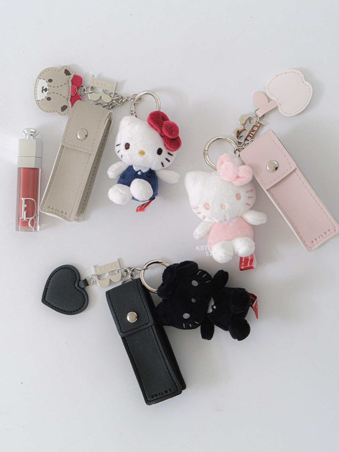【預購】HELLO KITTY × BRILMY 隨時都能快速補妝 懶人友善 附鏡子唇膏盒娃娃吊飾