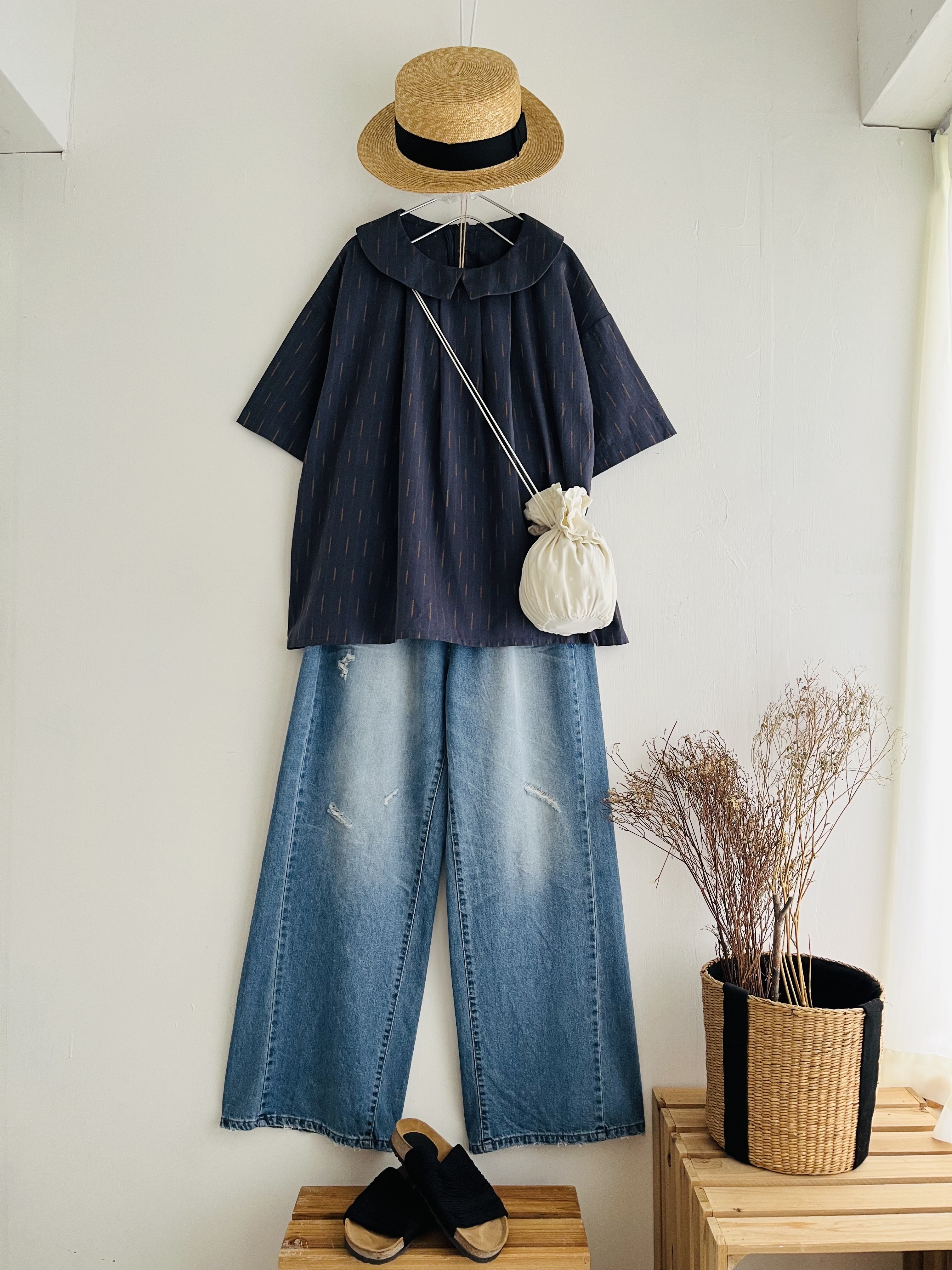 COLORK灰藍色刺繡暗紋條子top