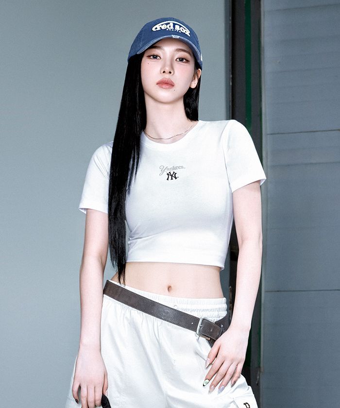MLB 女款 Sheriff Logo 舒適版型短版短袖T恤 Karina同款 NY 3FTSB8463-50WHS