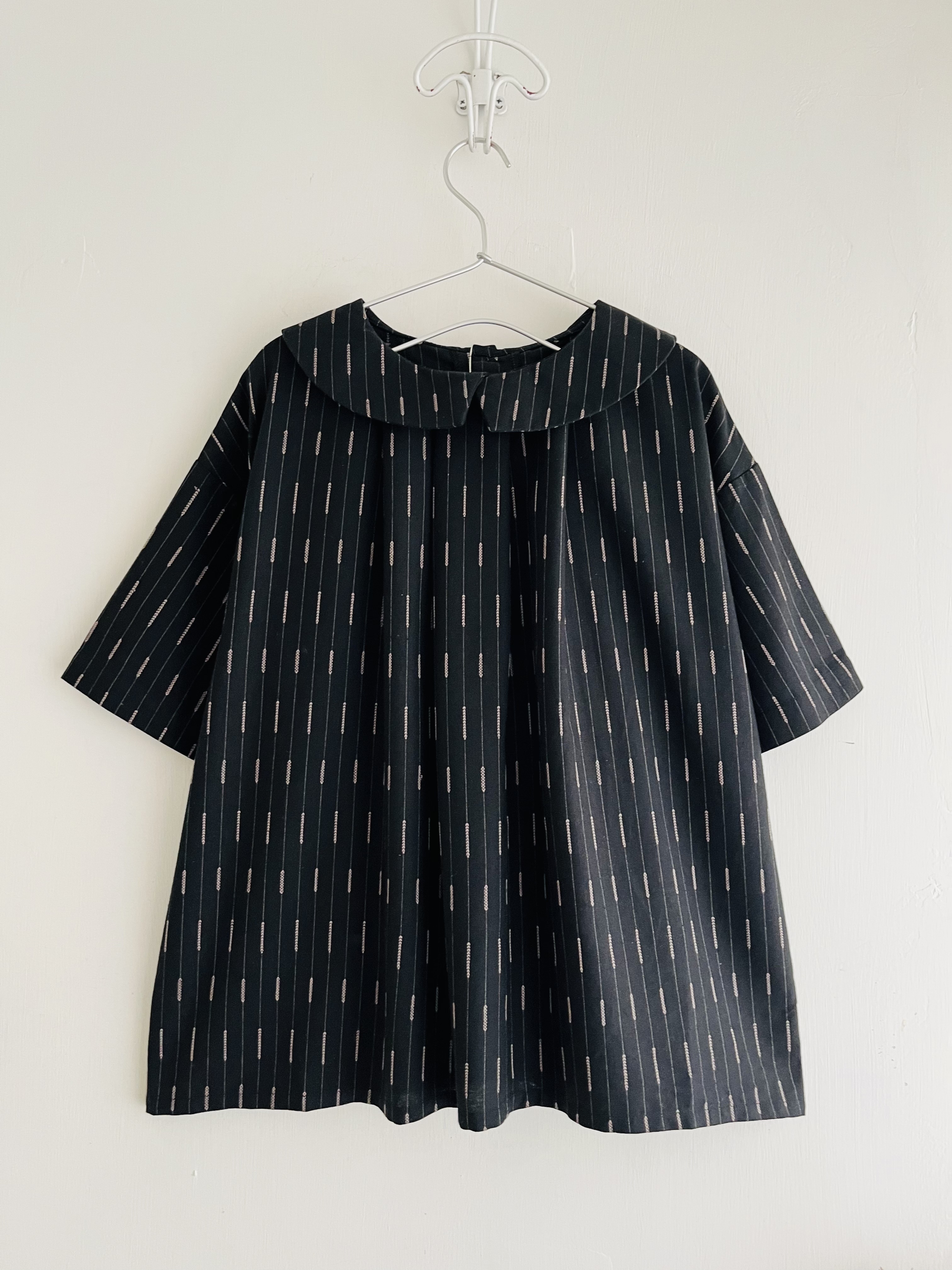 COLORK黑色刺繡暗紋條子top