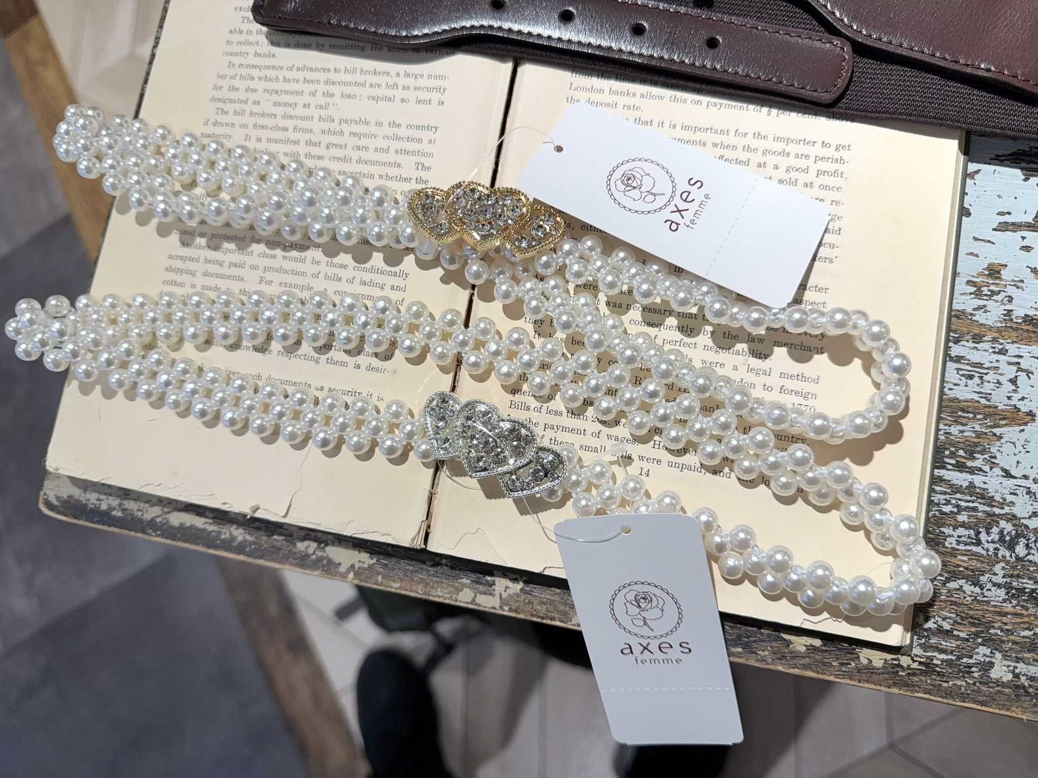 AX54 珍珠belt $229
