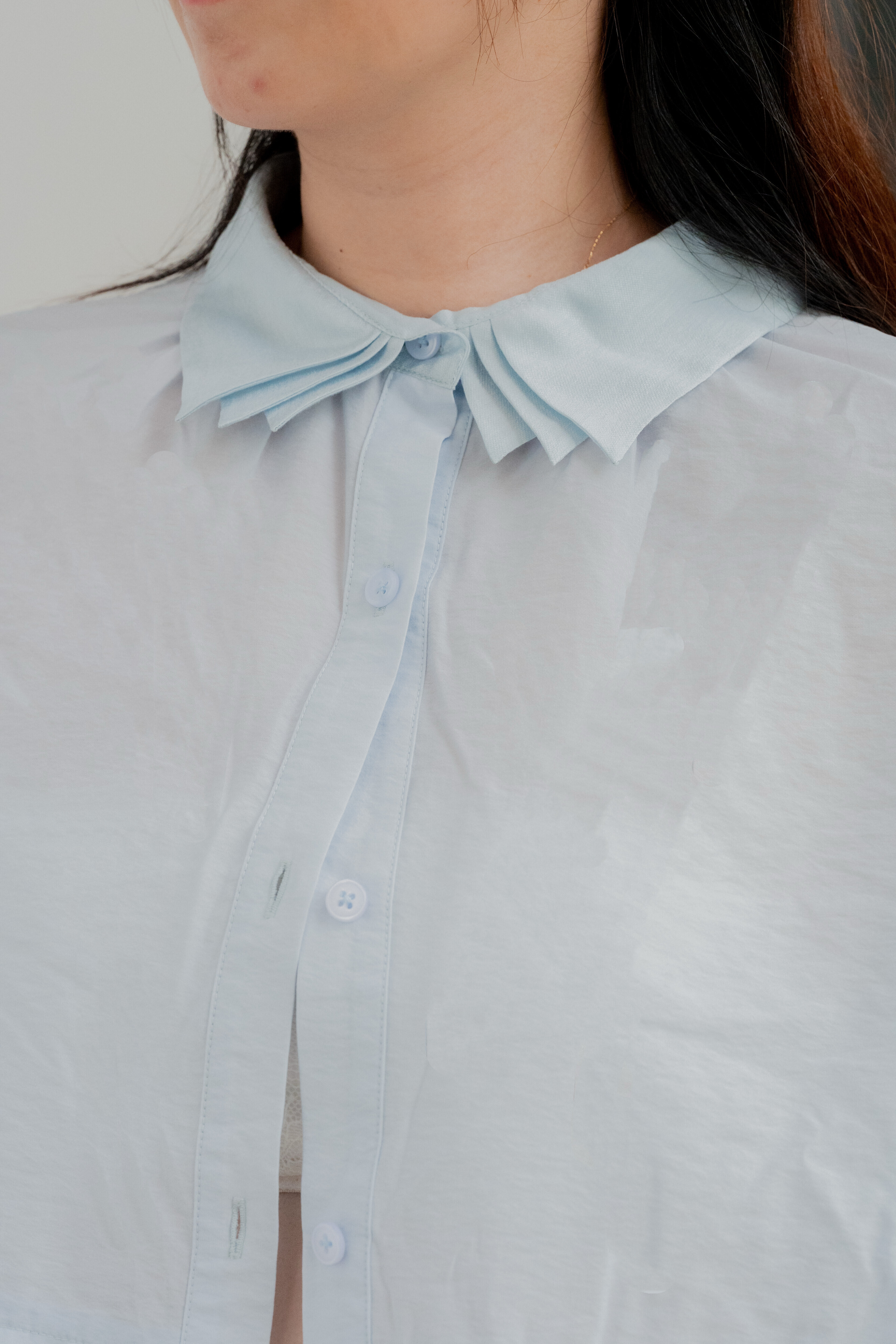 微風裏的法式溫柔：清透波浪層次 Blouse Outer