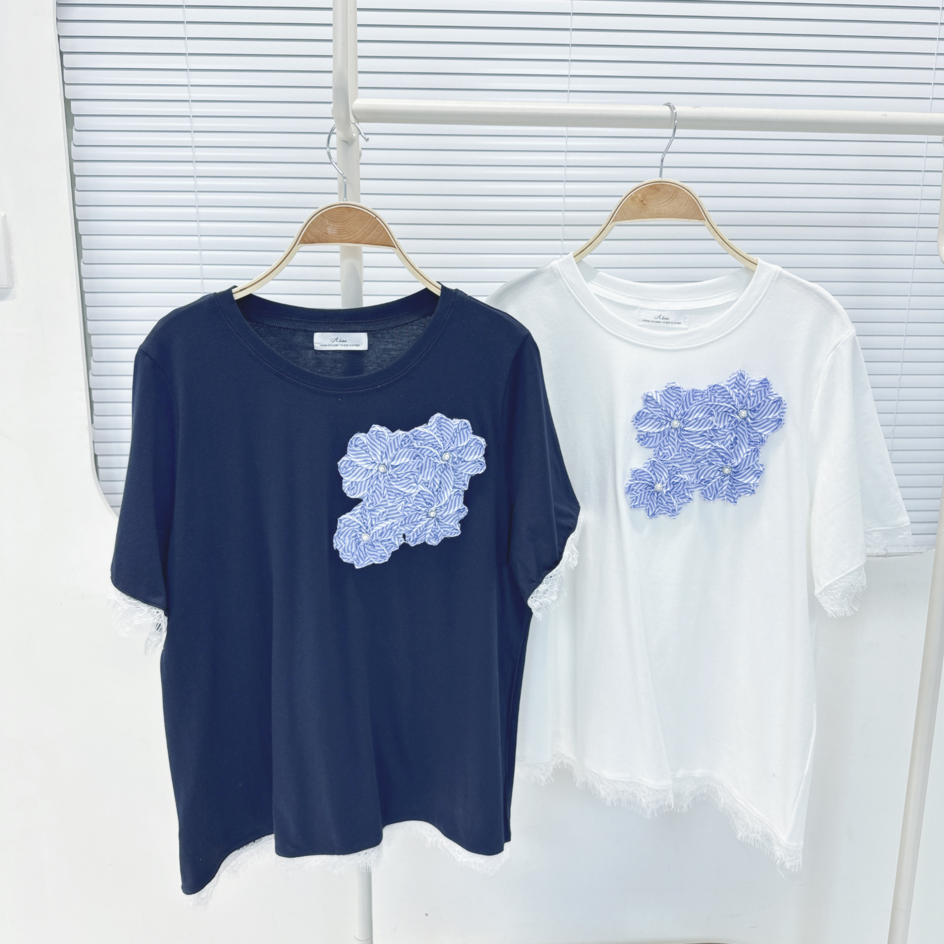 【廠家制】Lace邊條子胸前立體花花TOP (H17-H18)